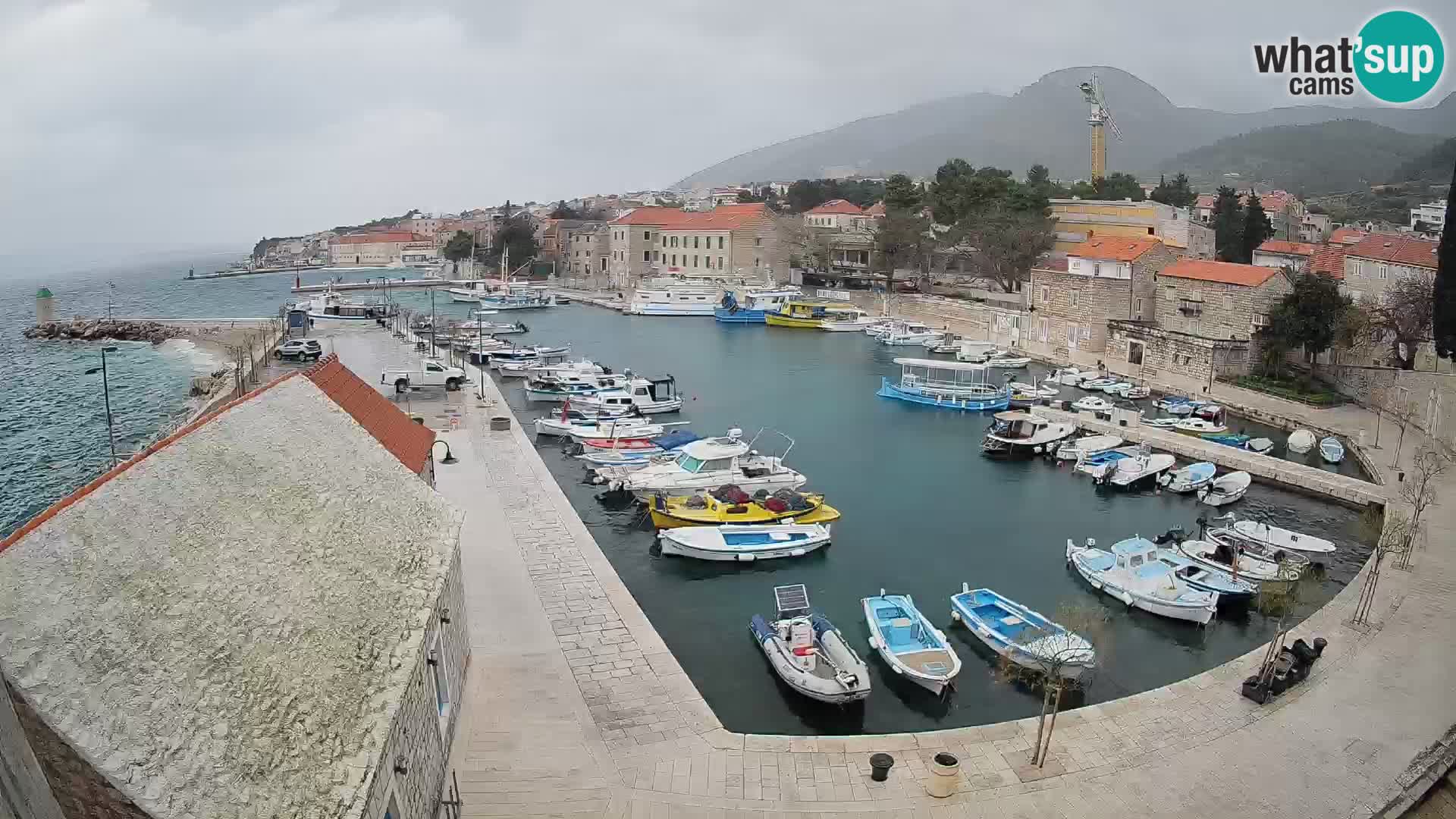 Webcam porto di Bol – Vista live sulla Riva e Marina