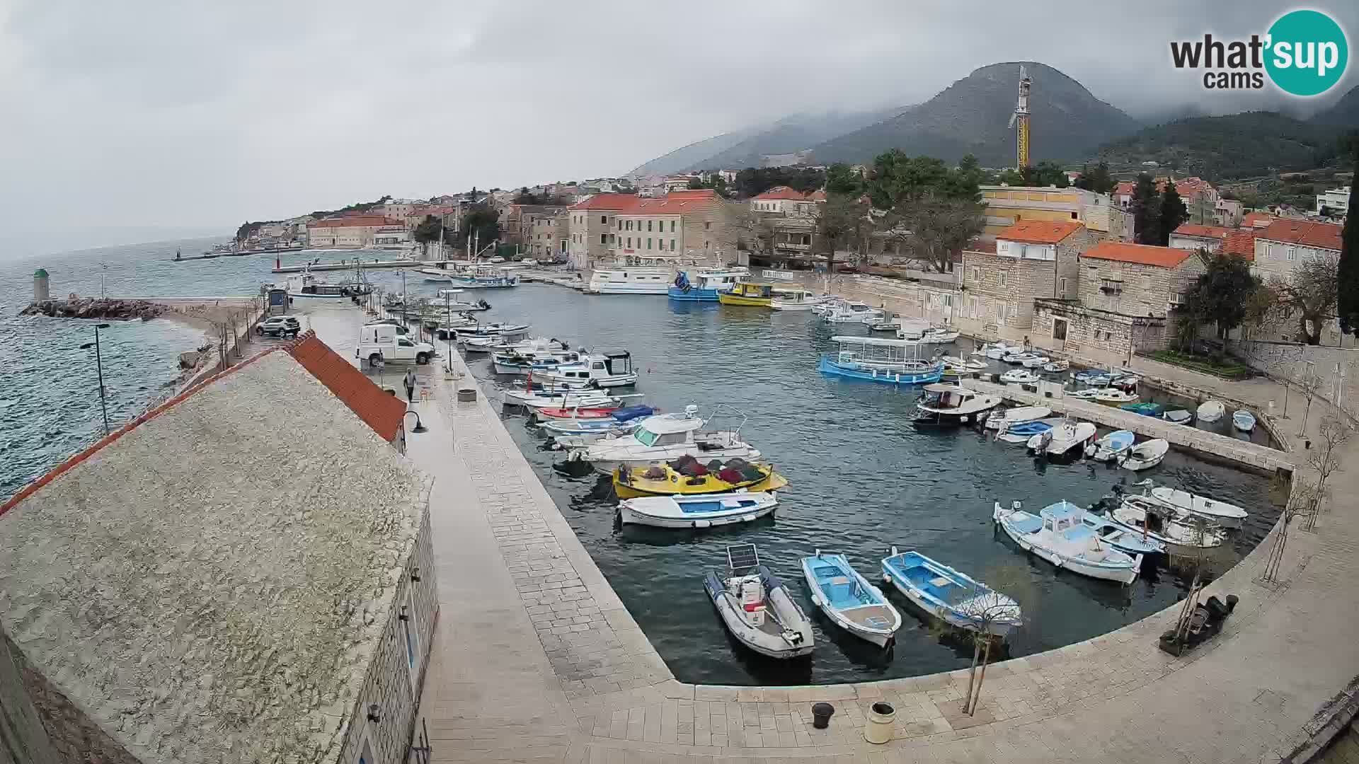 Webcam porto di Bol – Vista live sulla Riva e Marina