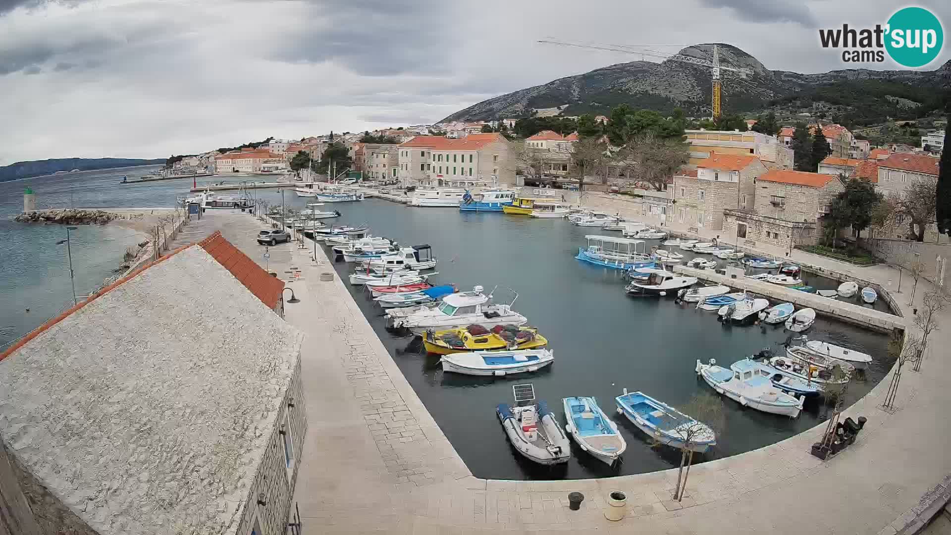 Webcam porto di Bol – Vista live sulla Riva e Marina