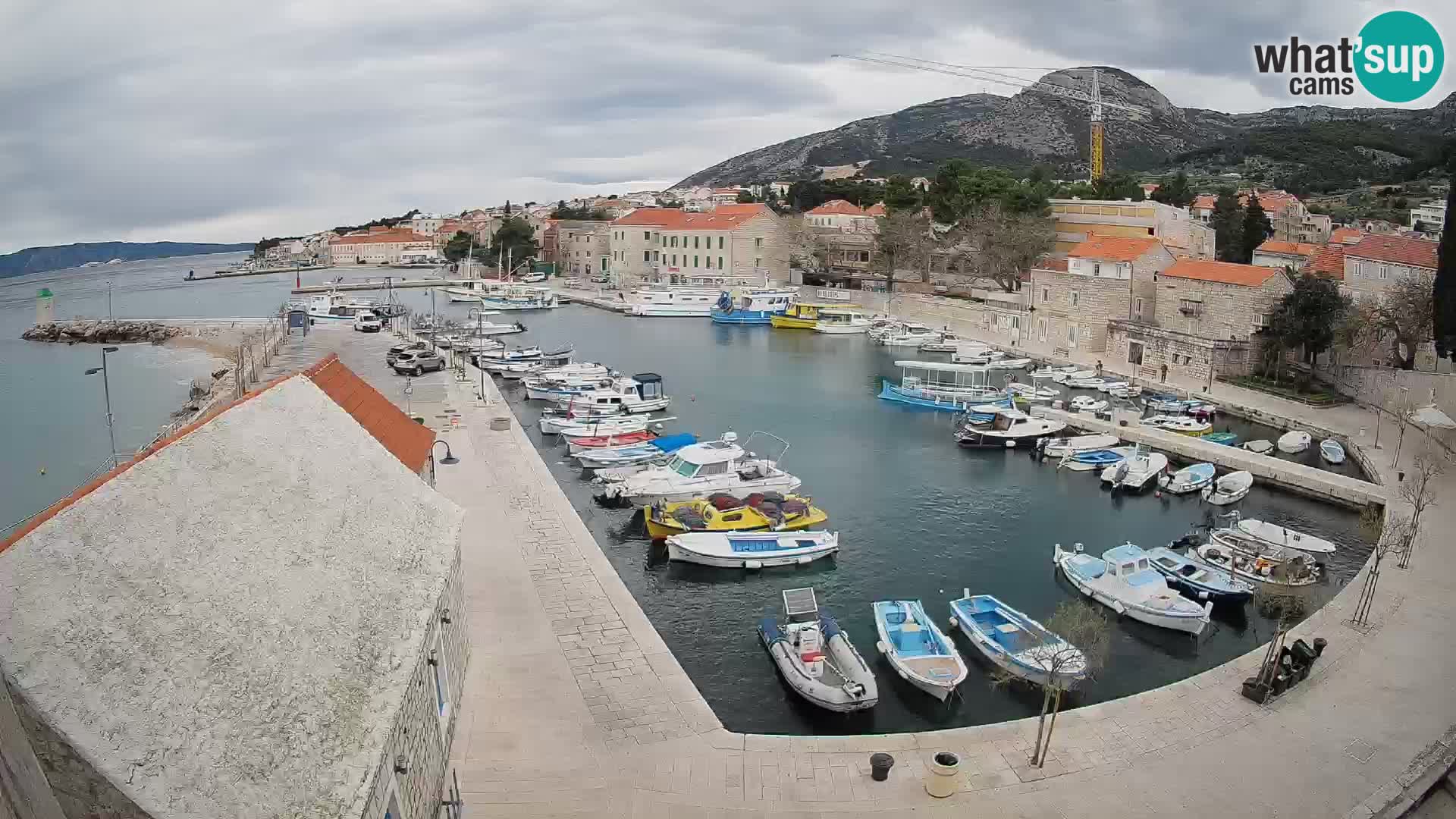 Webcam porto di Bol – Vista live sulla Riva e Marina