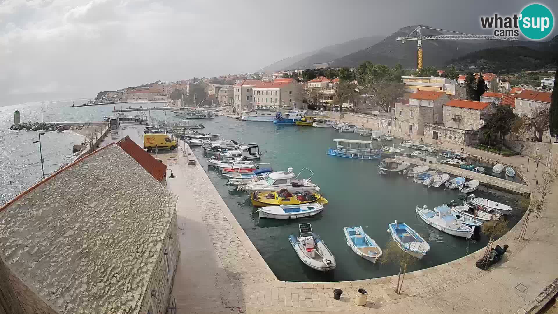 Webcam porto di Bol – Vista live sulla Riva e Marina