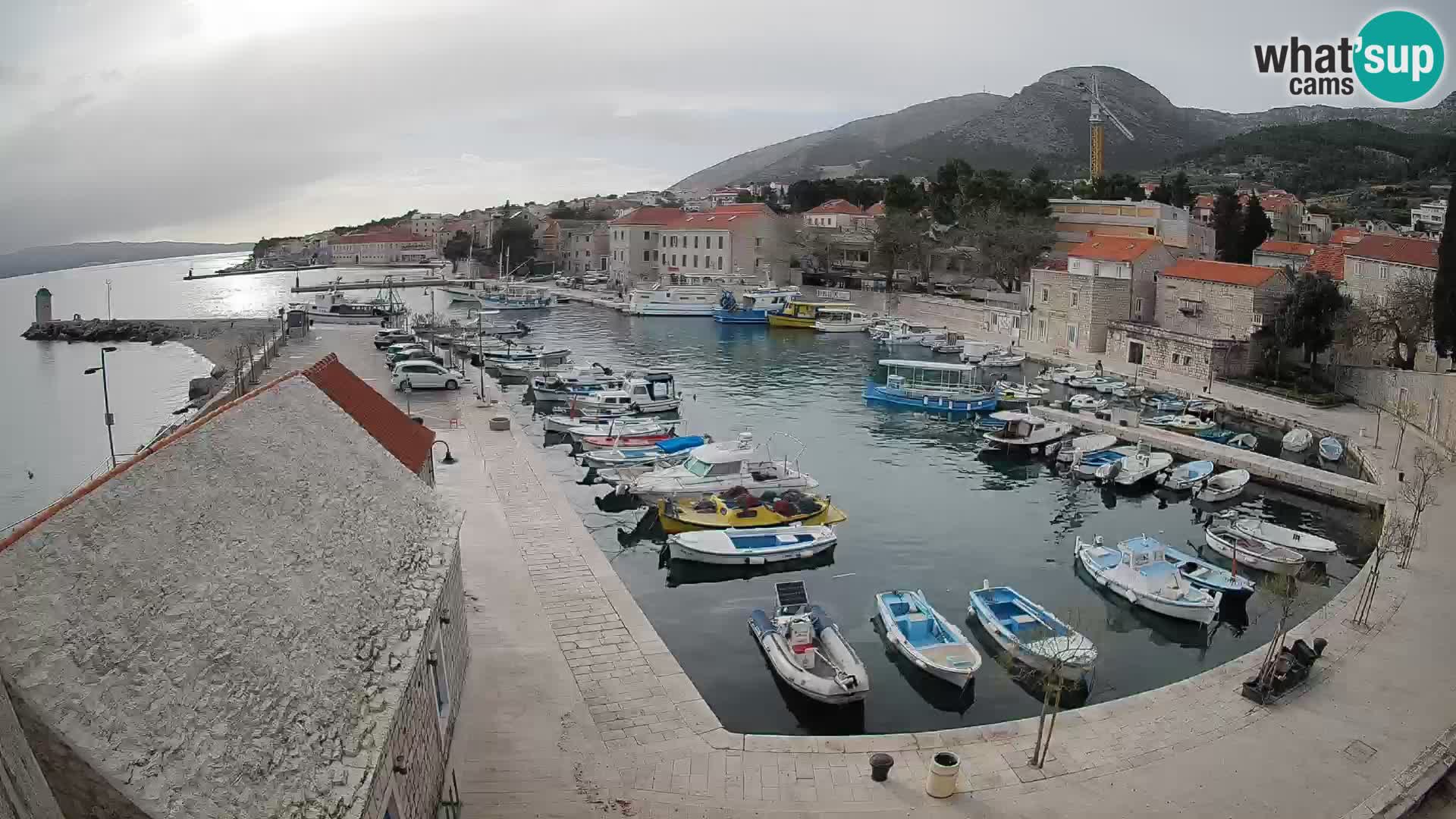 Webcam Bol Hafen – Liveblick auf Bol Riva & Marina