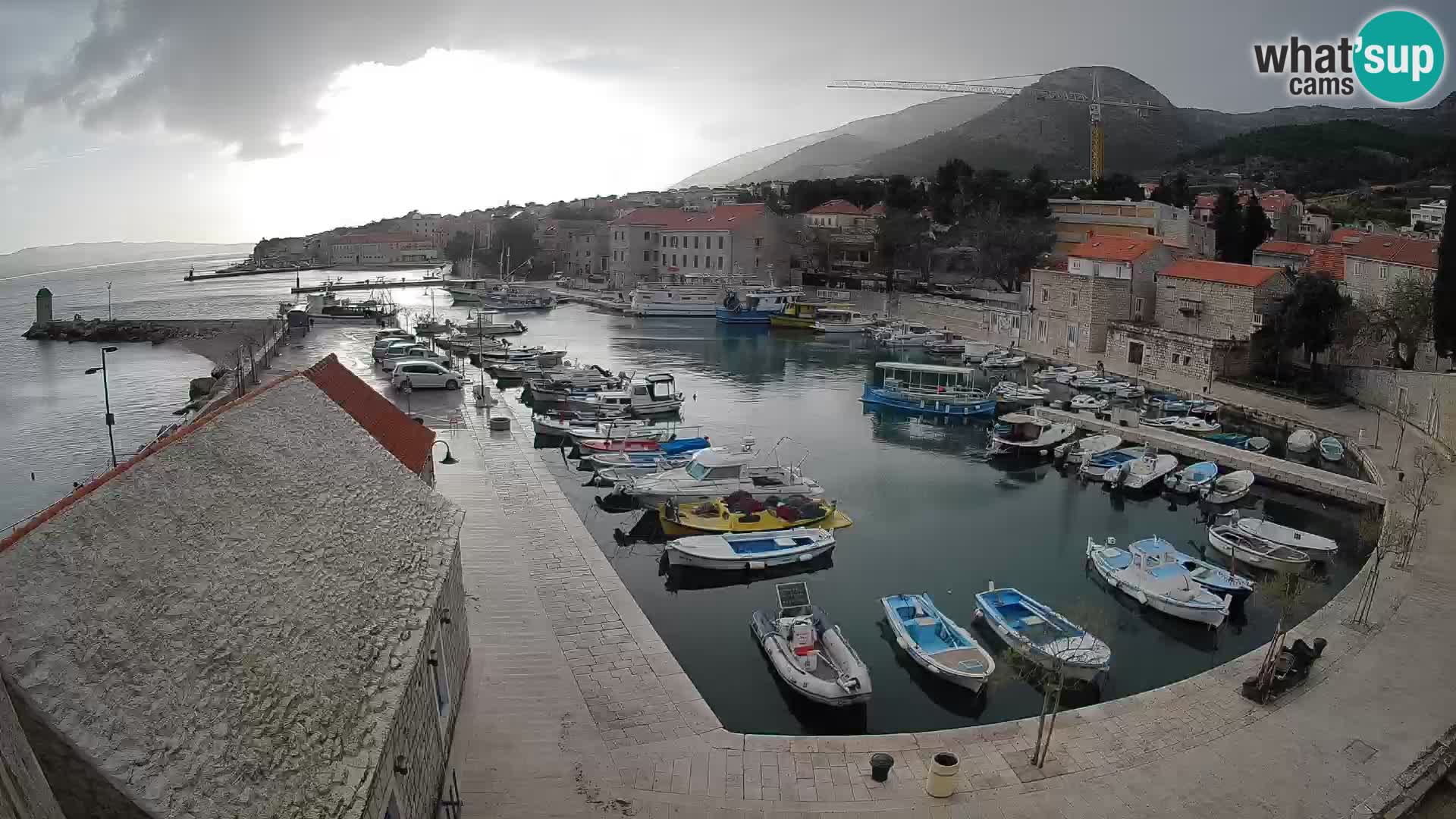 Webcam Bol Hafen – Liveblick auf Bol Riva & Marina