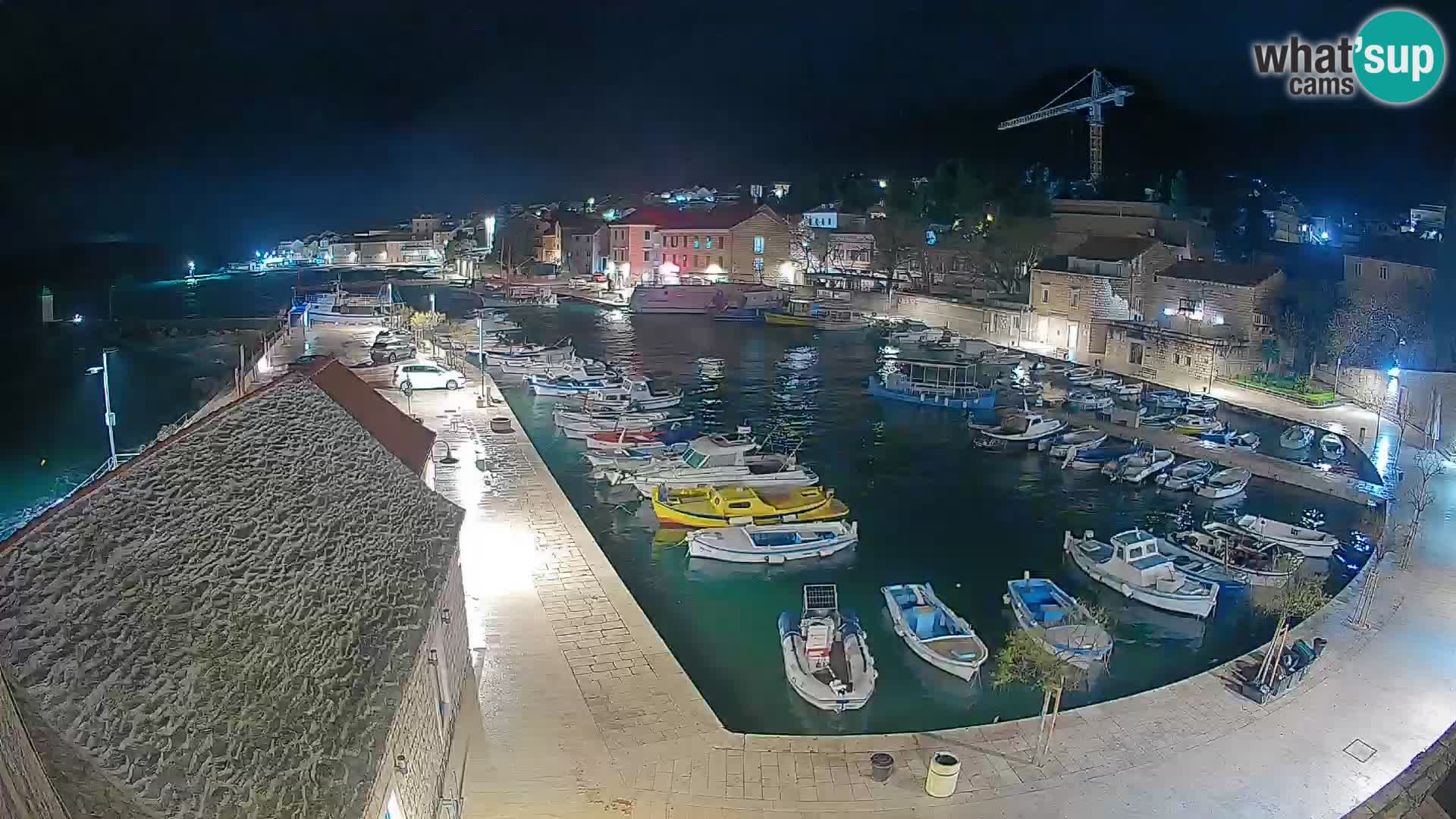 Webcam porto di Bol – Vista live sulla Riva e Marina