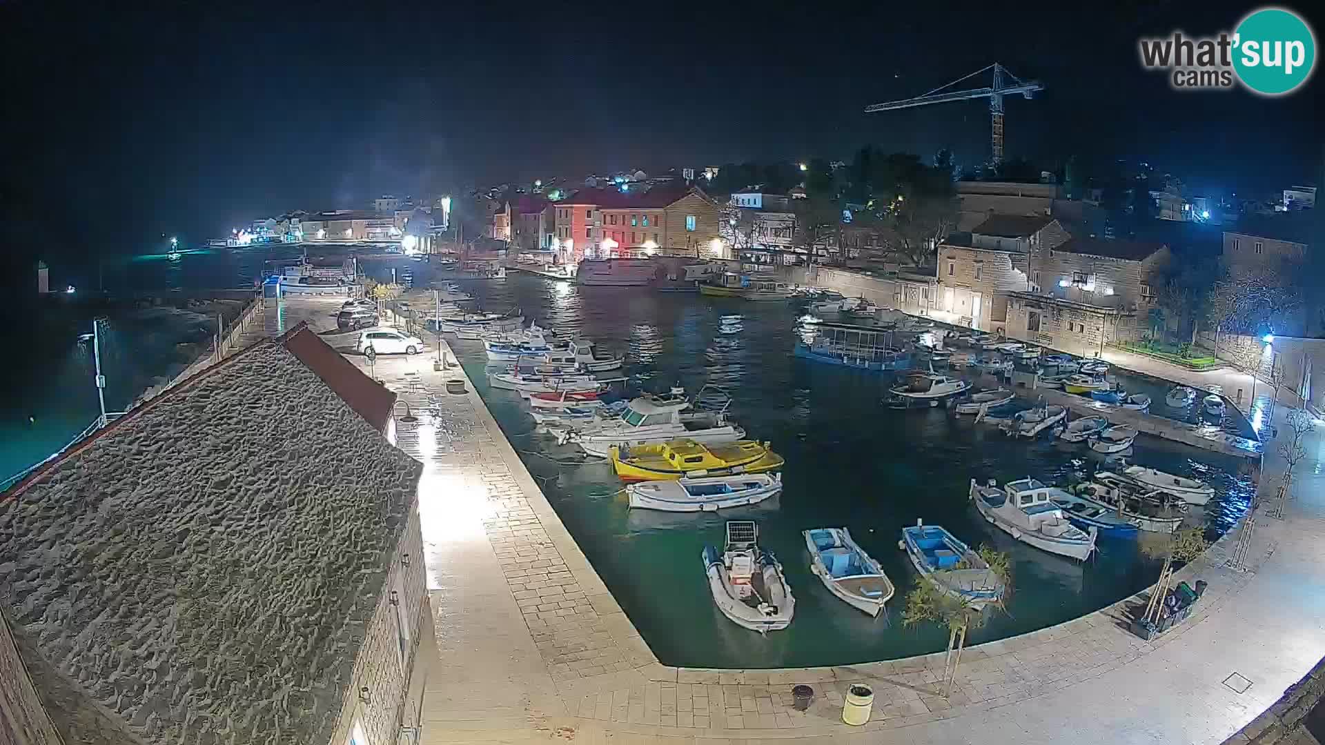 Webcam porto di Bol – Vista live sulla Riva e Marina