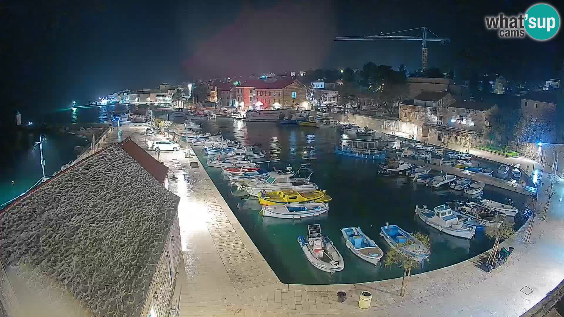 Webcam Bol Hafen – Liveblick auf Bol Riva & Marina