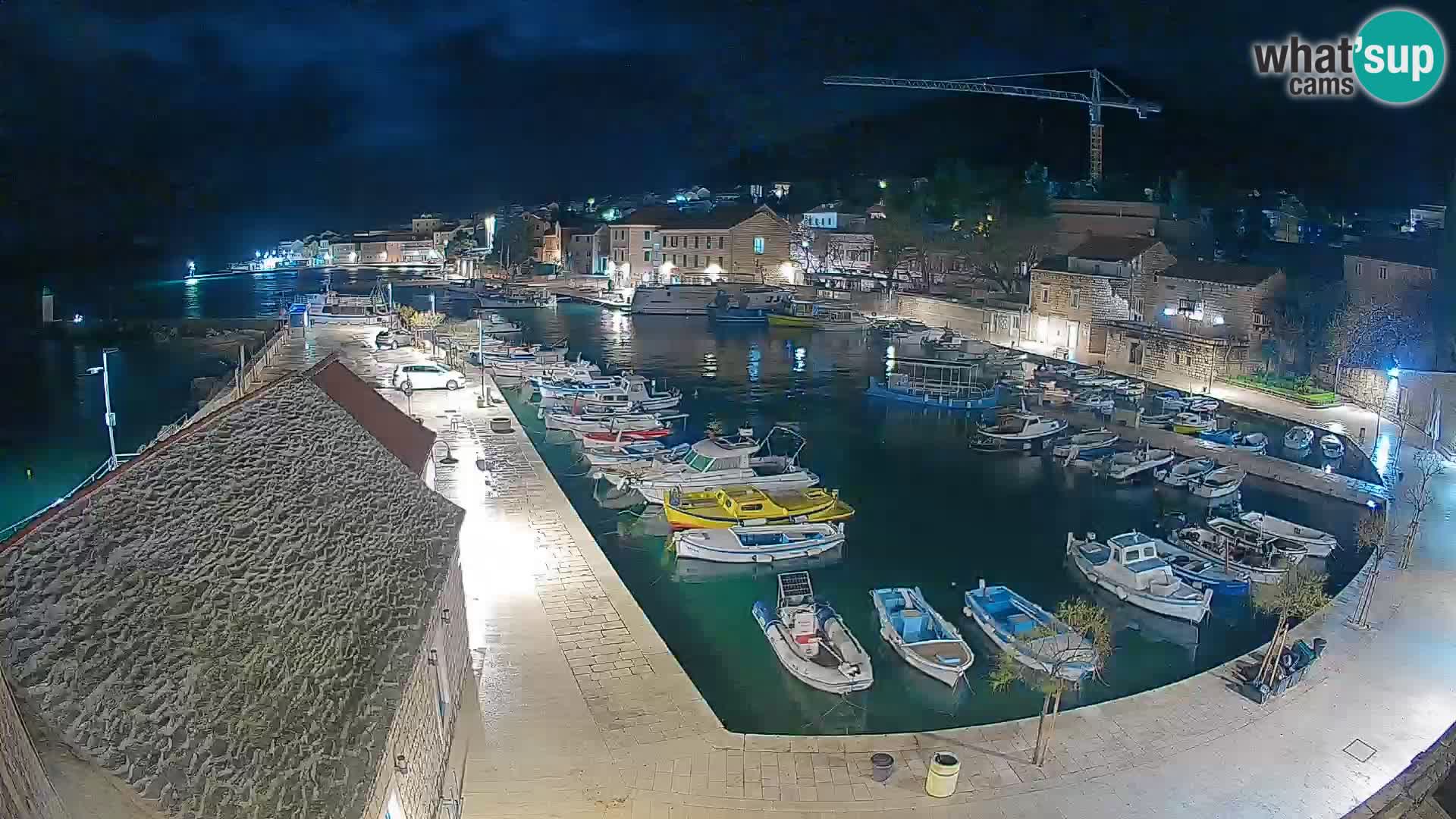 Webcam porto di Bol – Vista live sulla Riva e Marina
