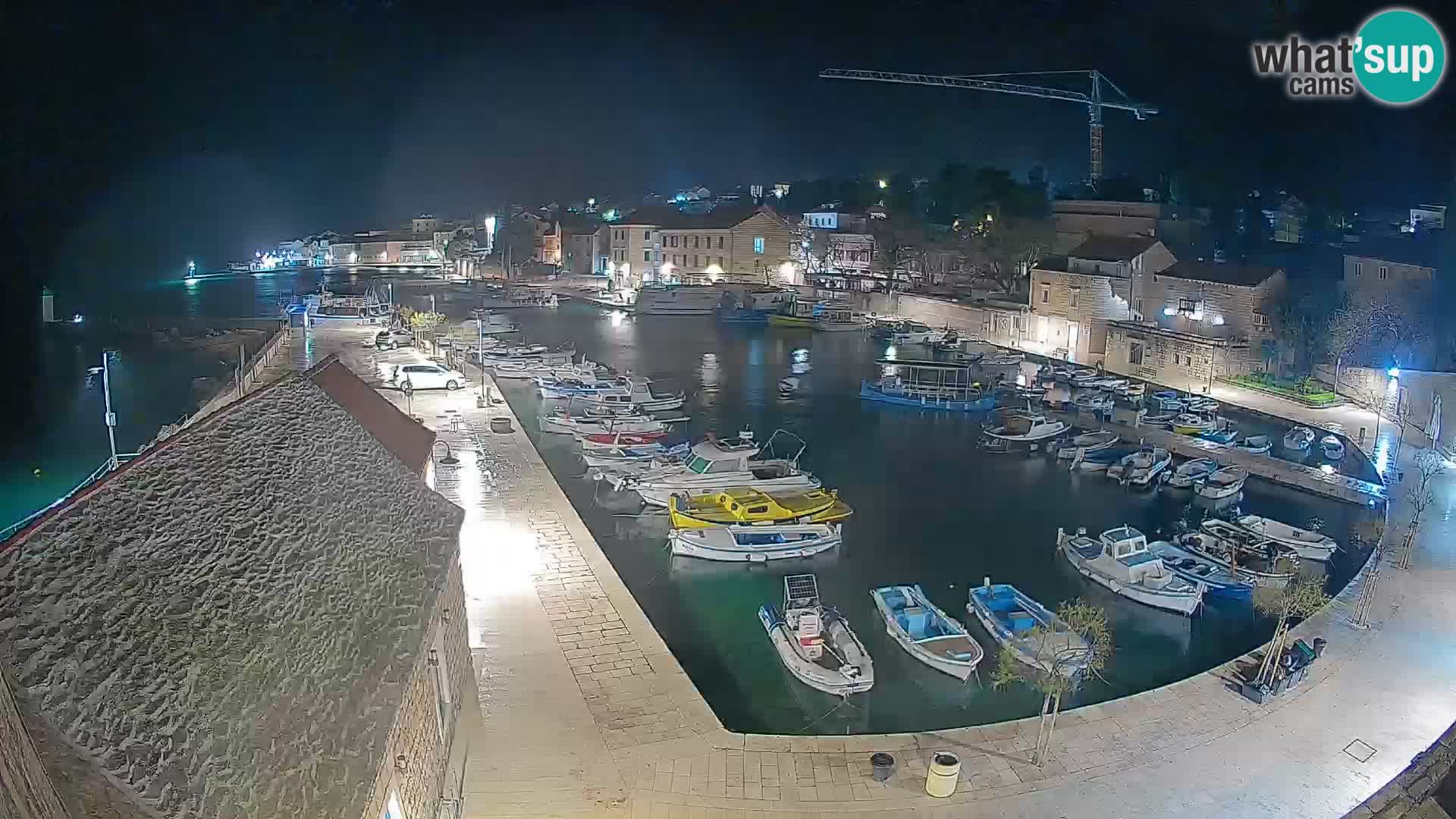 Webcam Bol Hafen – Liveblick auf Bol Riva & Marina