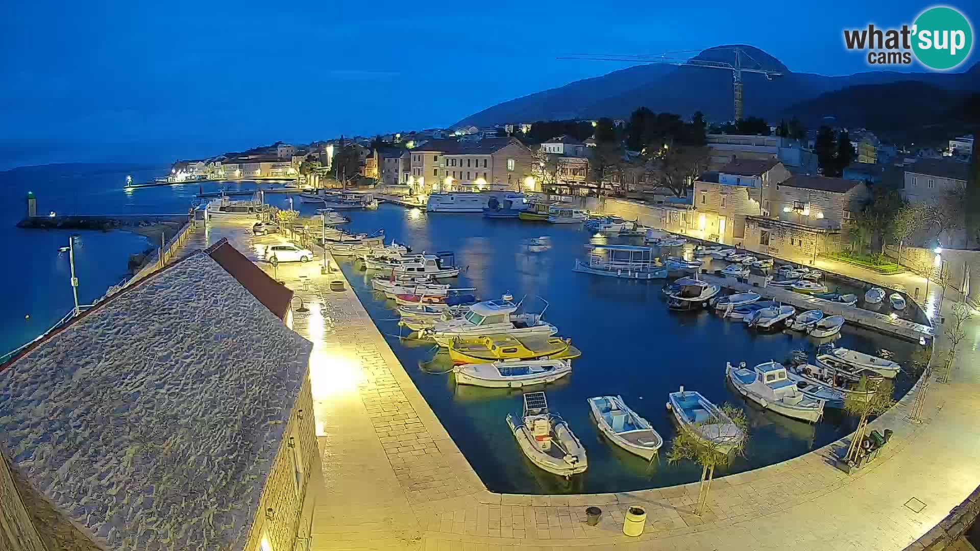 Webcam porto di Bol – Vista live sulla Riva e Marina