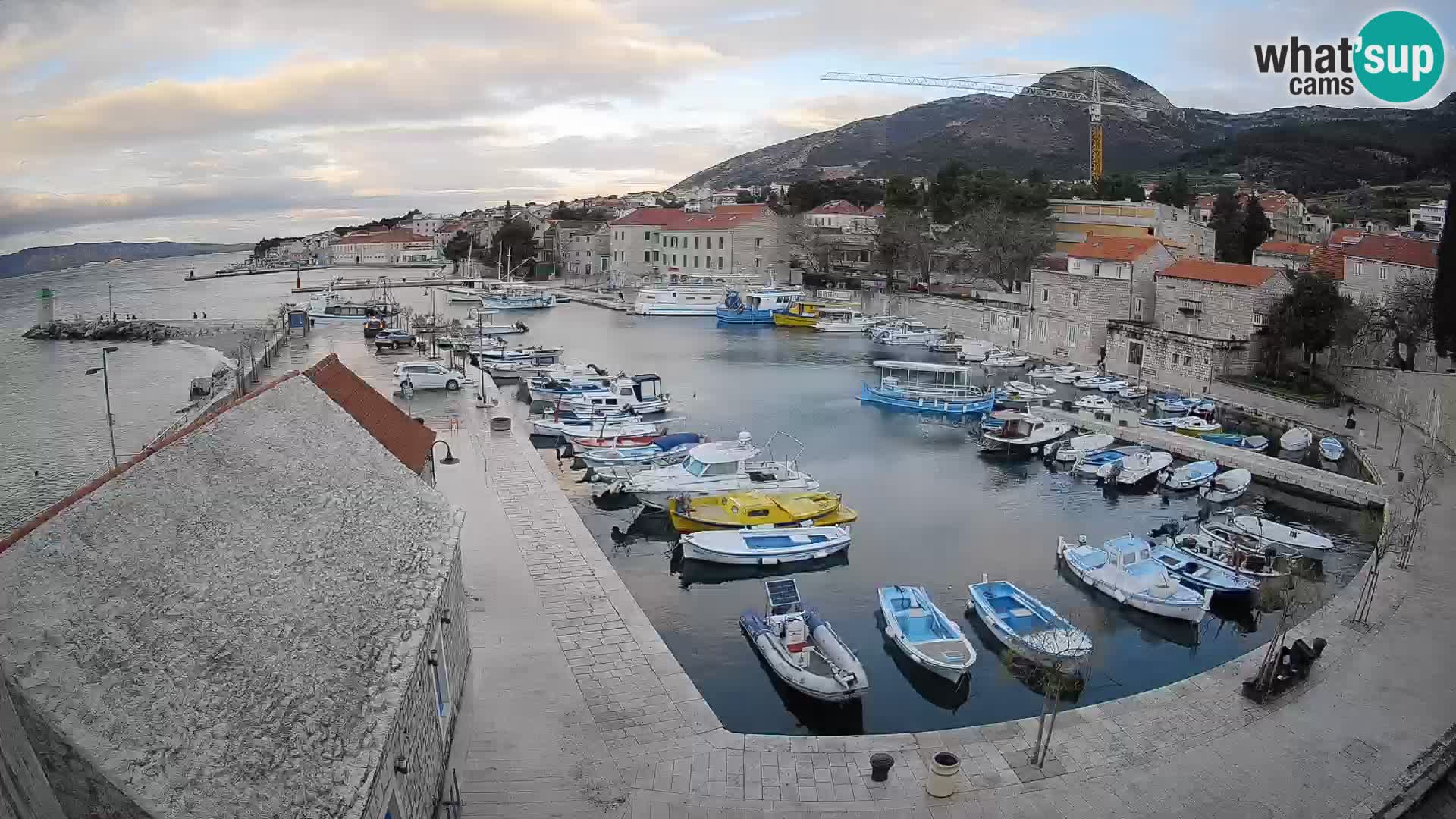 Webcam porto di Bol – Vista live sulla Riva e Marina