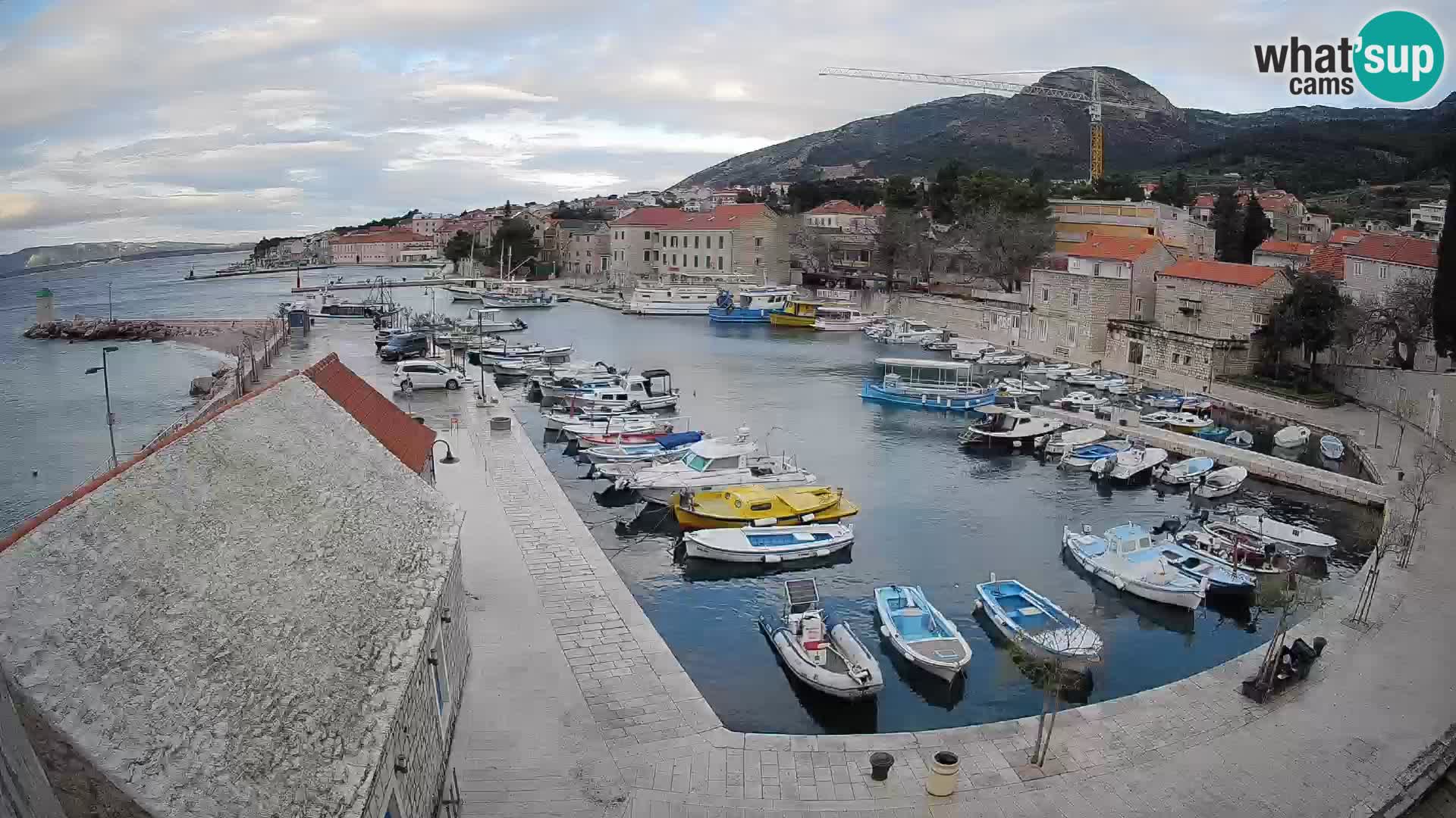 Webcam porto di Bol – Vista live sulla Riva e Marina