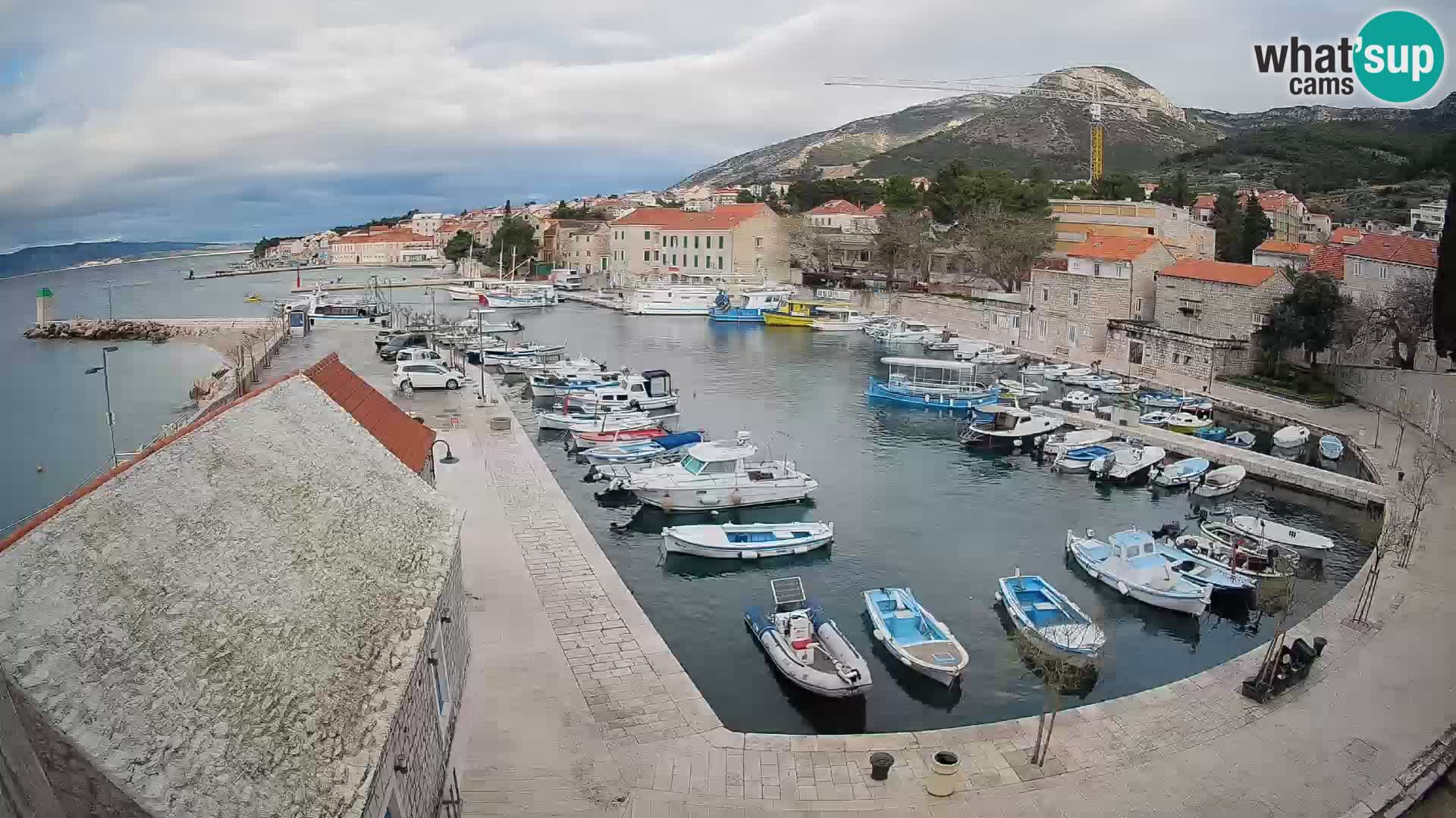 Webcam porto di Bol – Vista live sulla Riva e Marina