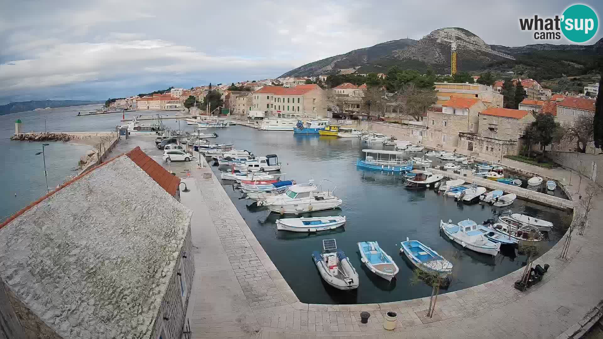 Webcam porto di Bol – Vista live sulla Riva e Marina