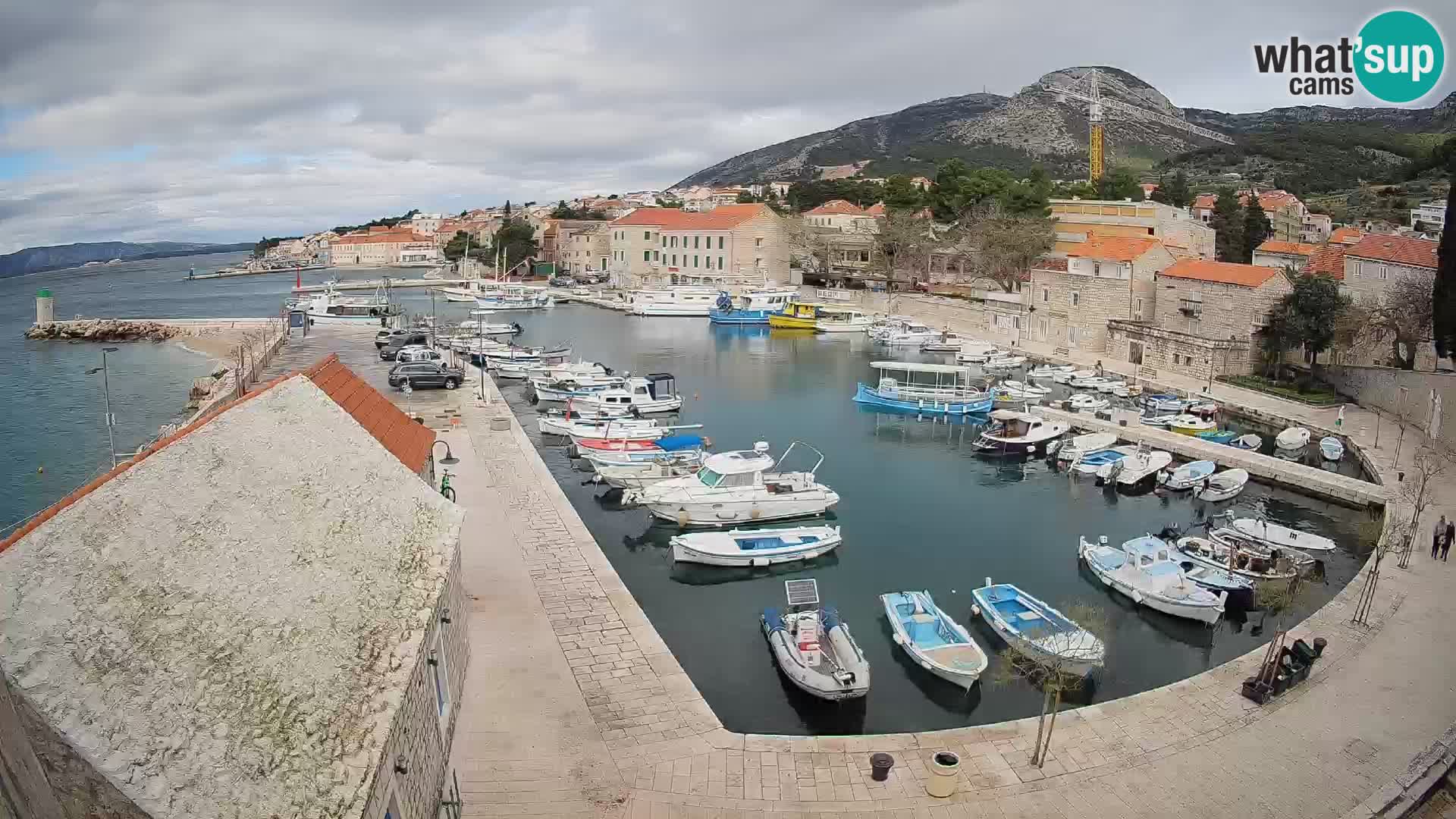 Webcam porto di Bol – Vista live sulla Riva e Marina