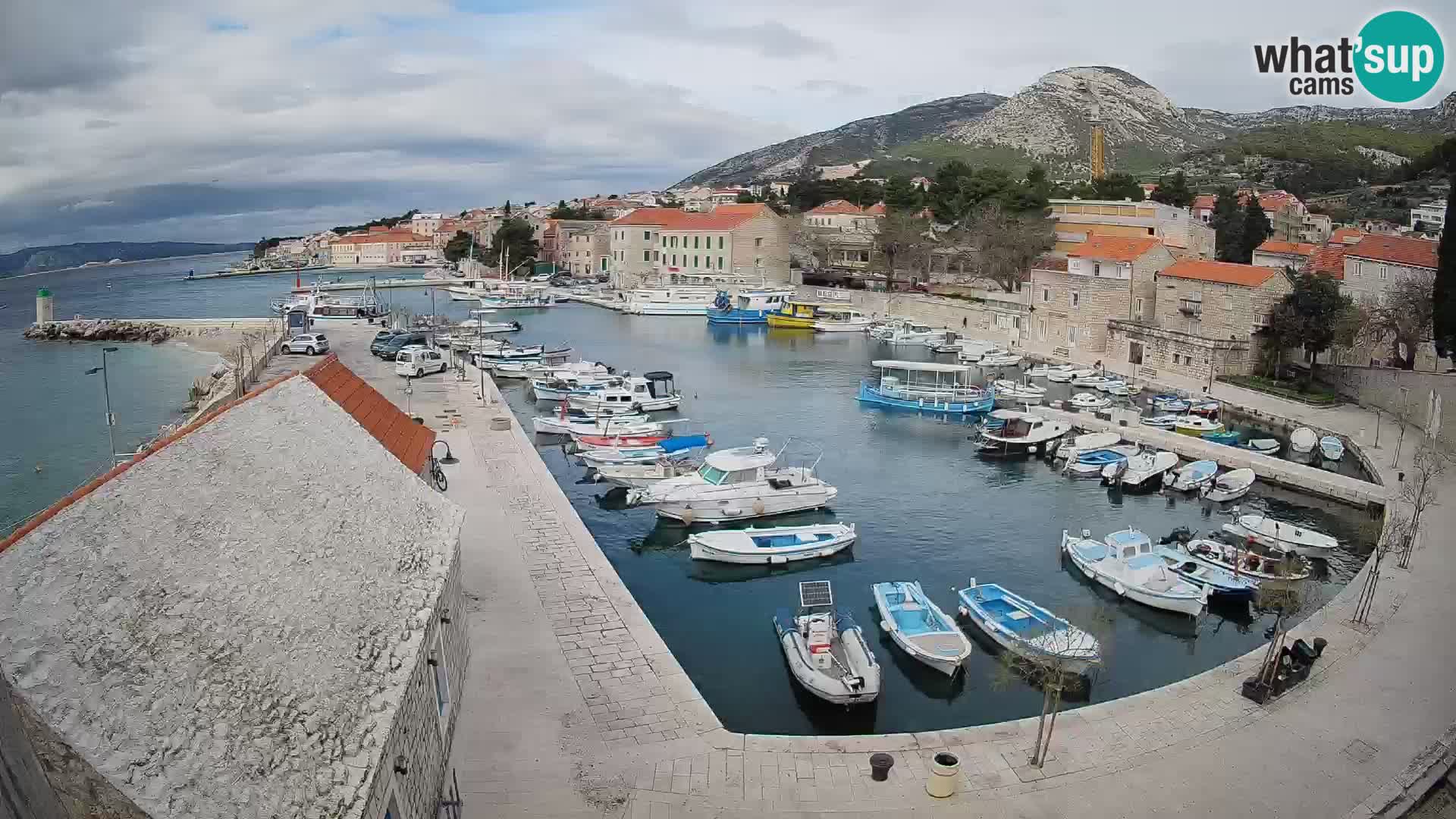 Webcam porto di Bol – Vista live sulla Riva e Marina