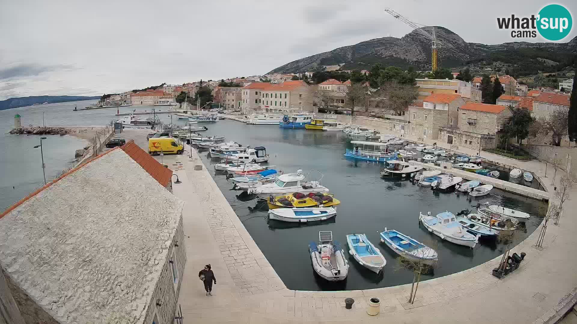 Webcam porto di Bol – Vista live sulla Riva e Marina