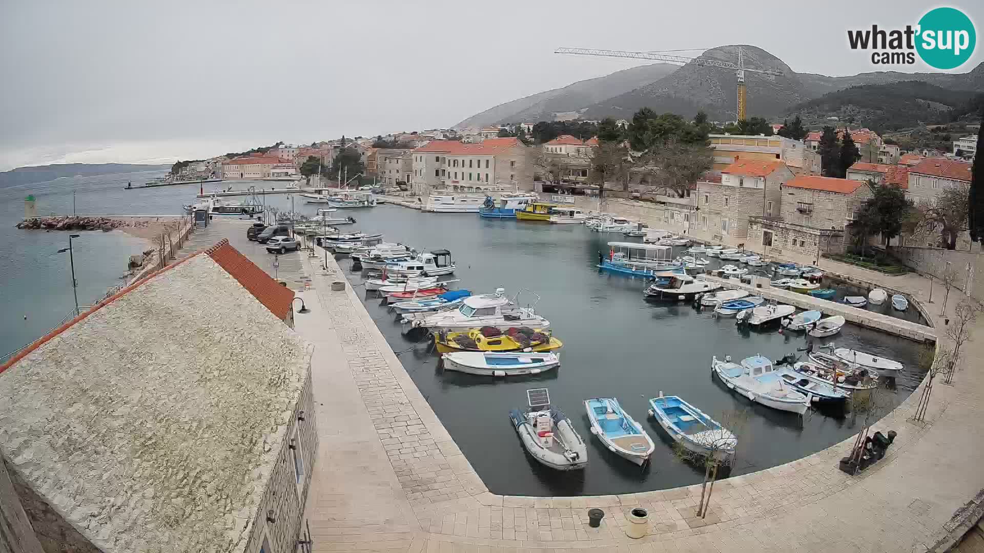 Webcam porto di Bol – Vista live sulla Riva e Marina