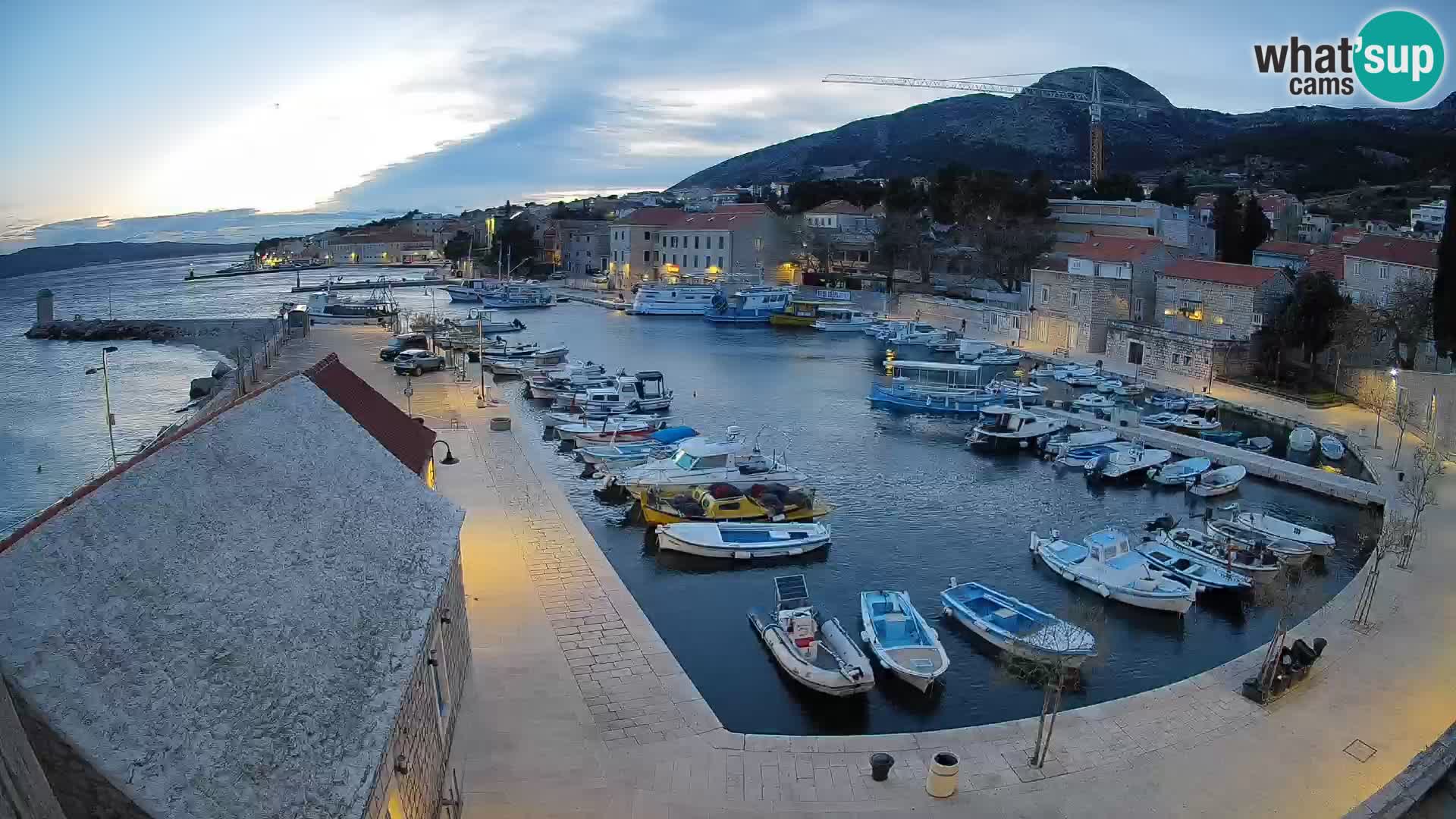 Webcam Bol Hafen – Liveblick auf Bol Riva & Marina
