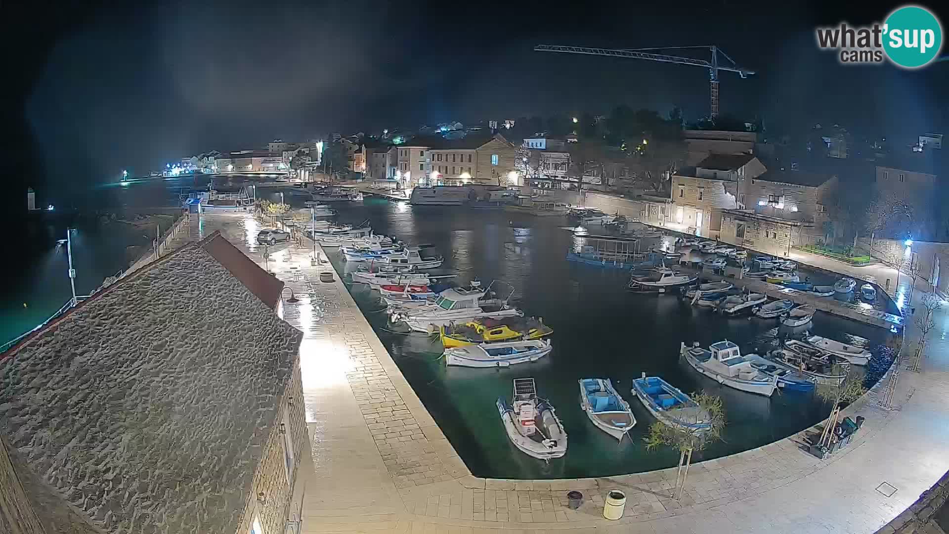 Webcam porto di Bol – Vista live sulla Riva e Marina