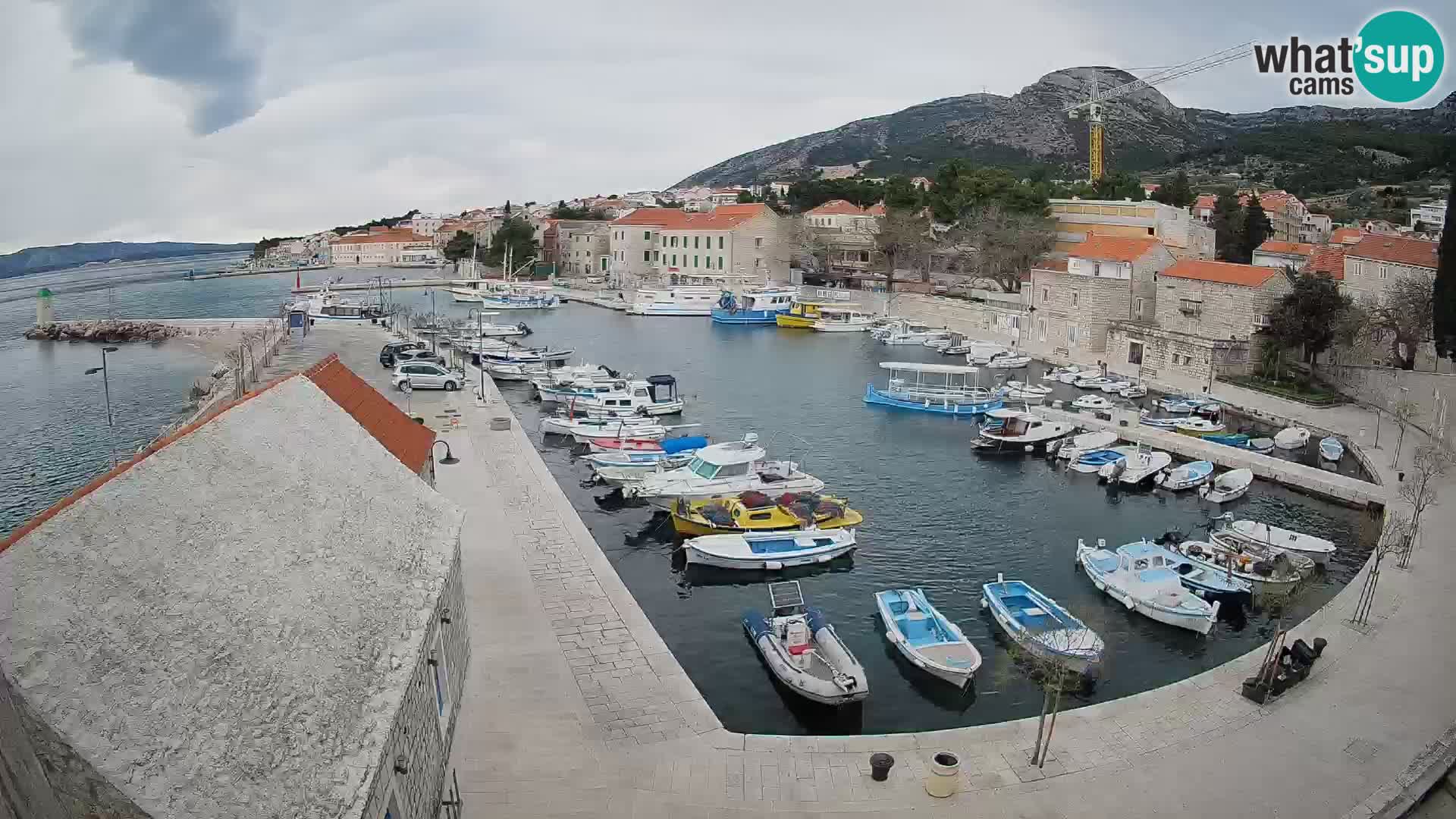 Webcam porto di Bol – Vista live sulla Riva e Marina