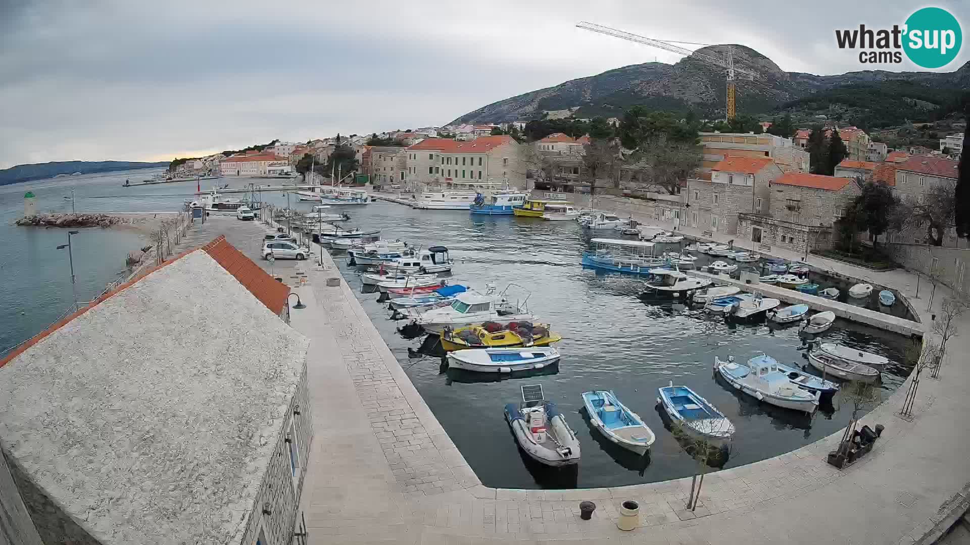 Webcam porto di Bol – Vista live sulla Riva e Marina