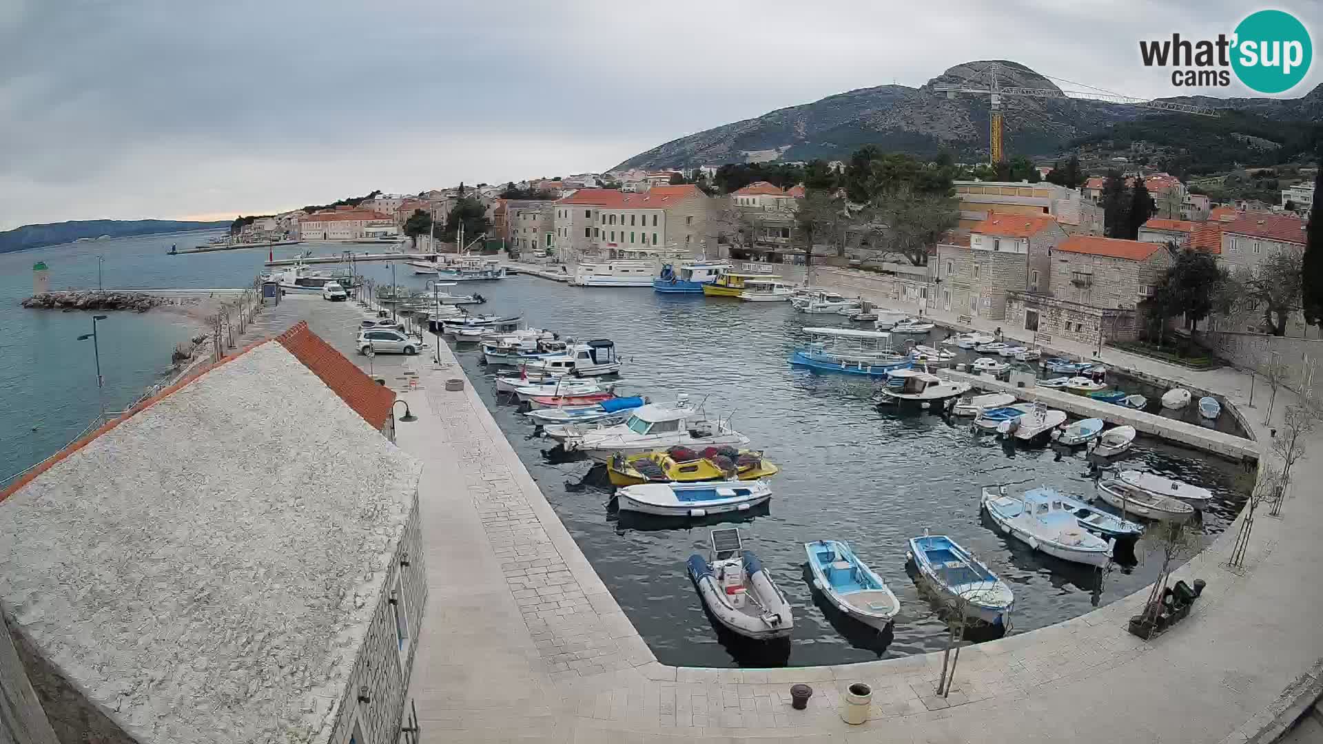 Webcam porto di Bol – Vista live sulla Riva e Marina