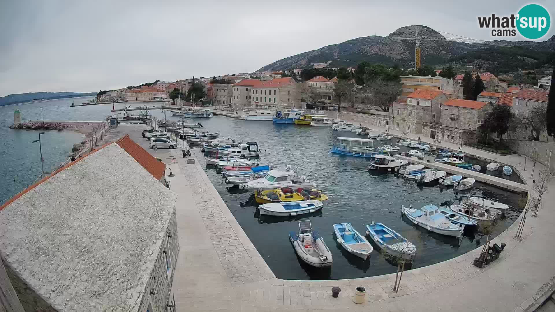 Webcam porto di Bol – Vista live sulla Riva e Marina