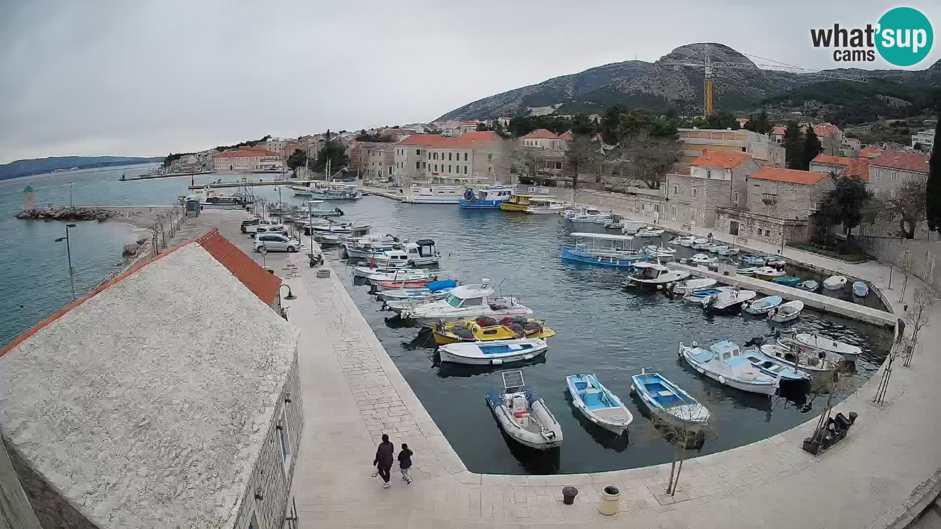 Webcam Bol Hafen – Liveblick auf Bol Riva & Marina