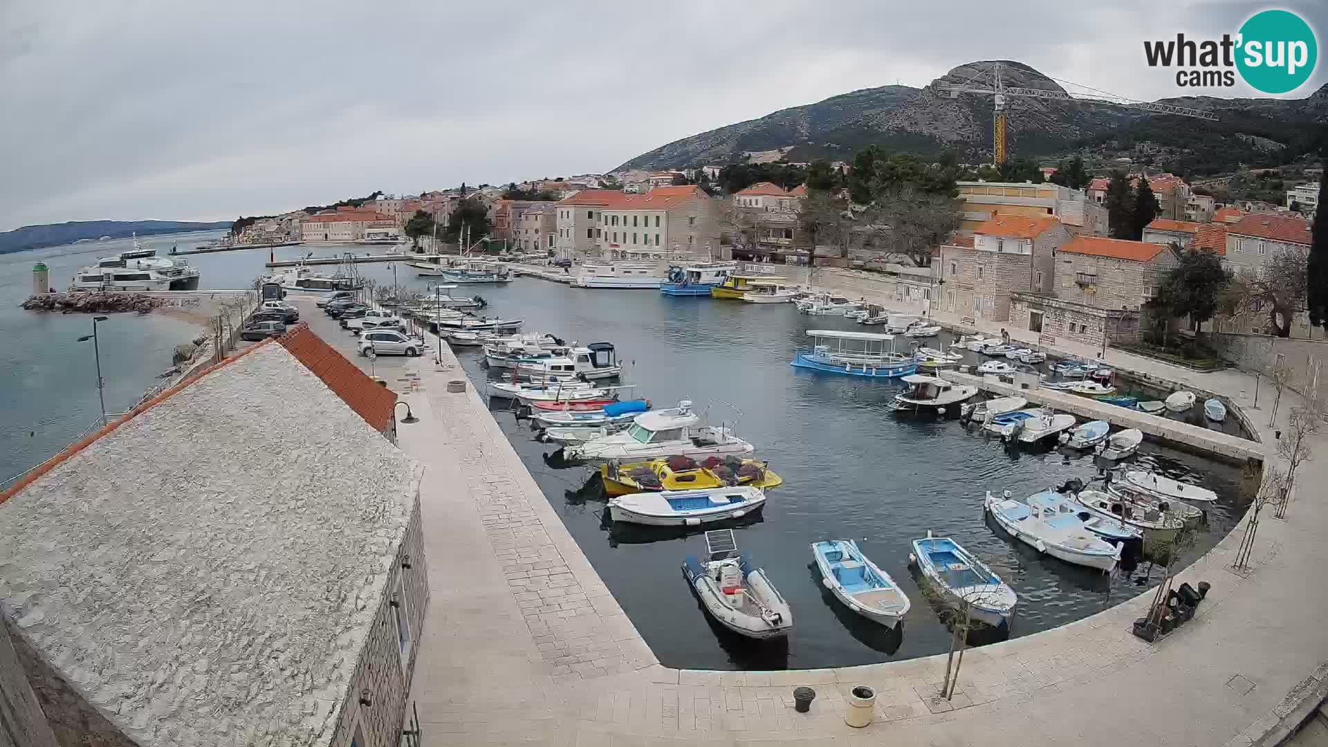 Webcam porto di Bol – Vista live sulla Riva e Marina