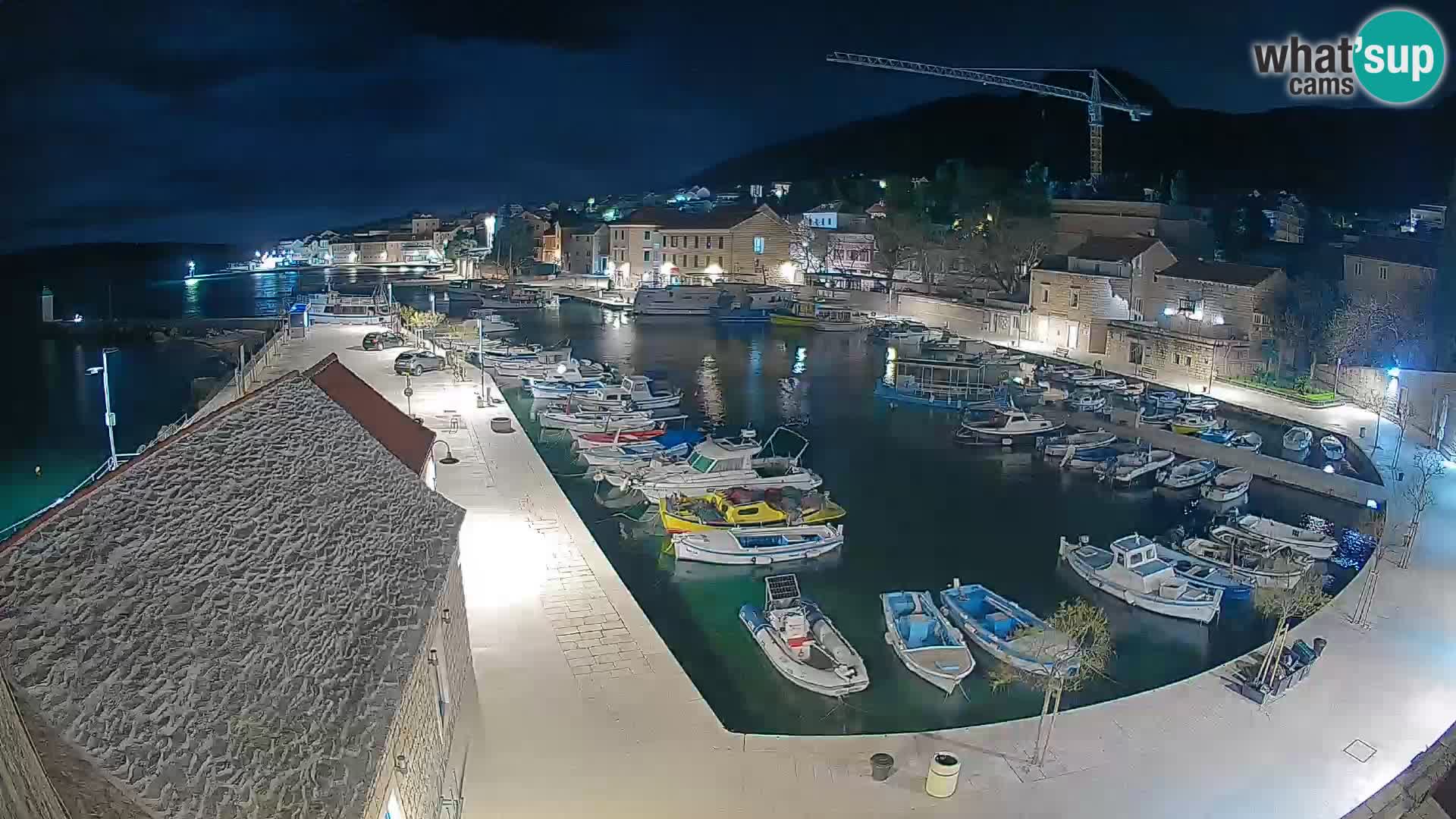Webcam porto di Bol – Vista live sulla Riva e Marina