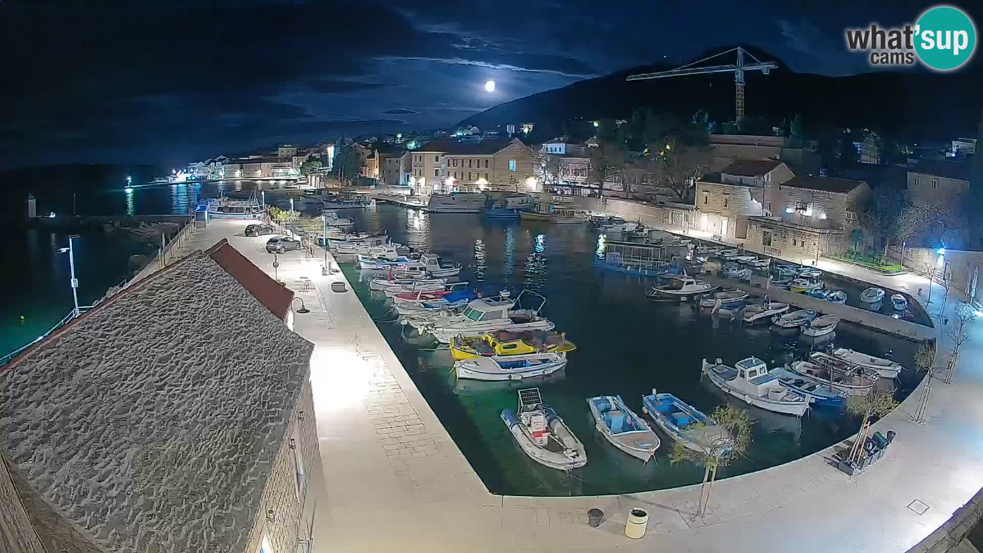Webcam Bol Harbour – Live View of Bol Riva & Marina