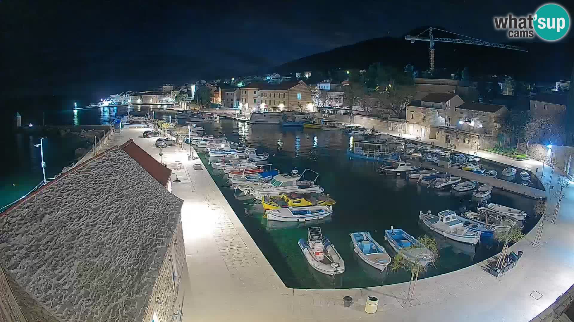 Webcam porto di Bol – Vista live sulla Riva e Marina