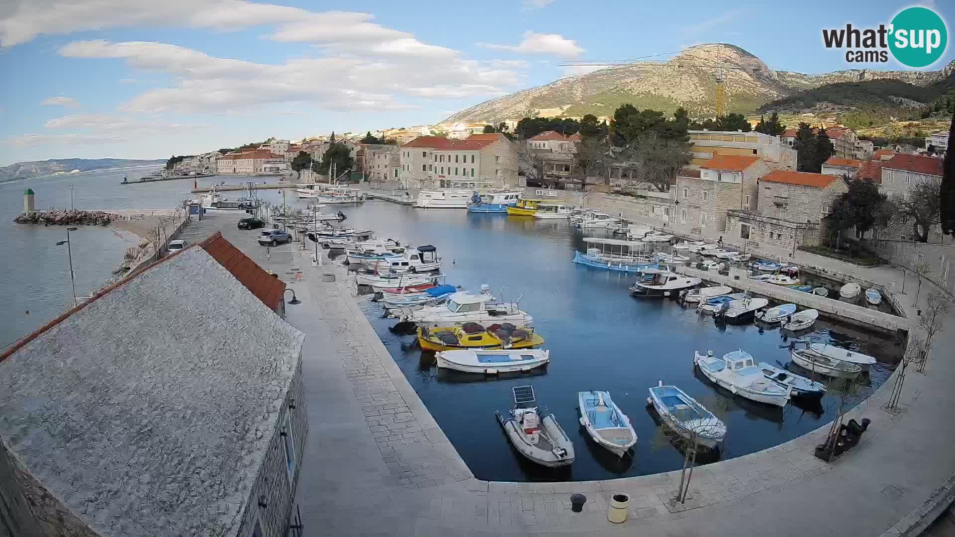 Webcam porto di Bol – Vista live sulla Riva e Marina