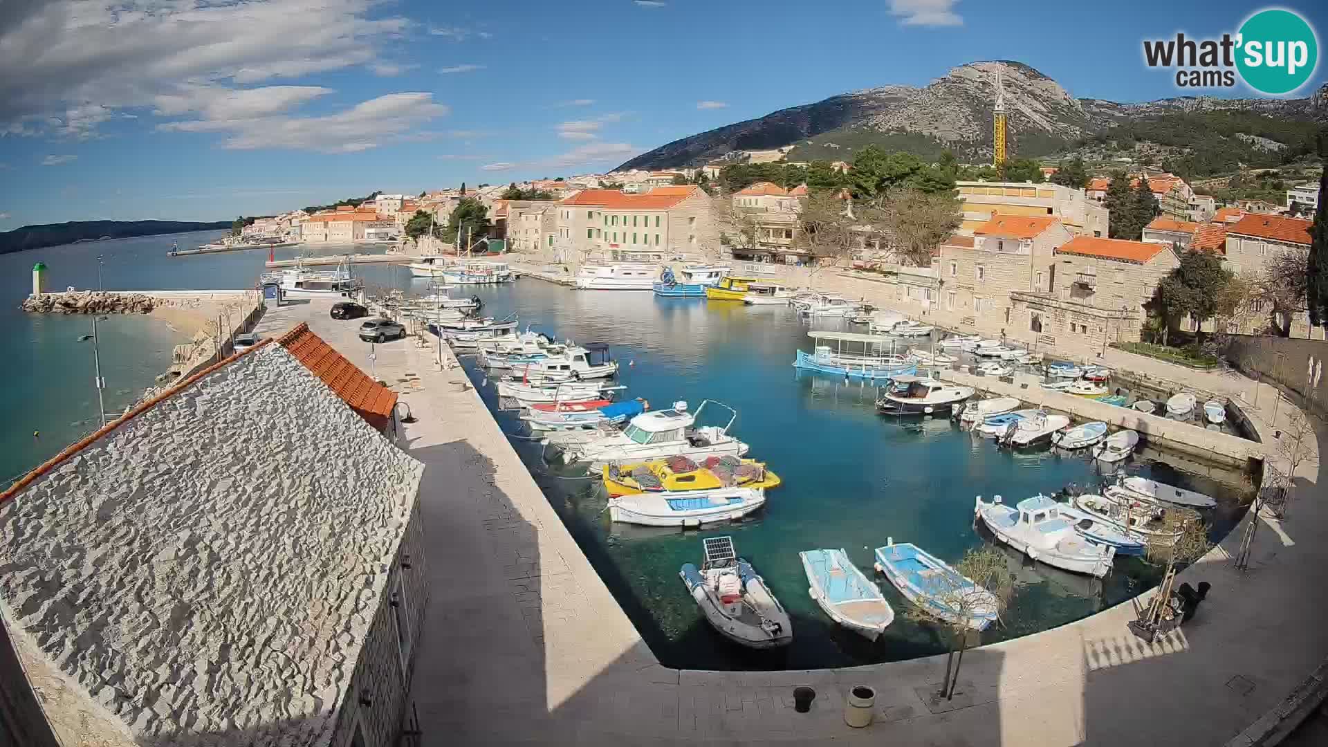 Web kamera Bol Riva – Pogled uživo na luku i marinu