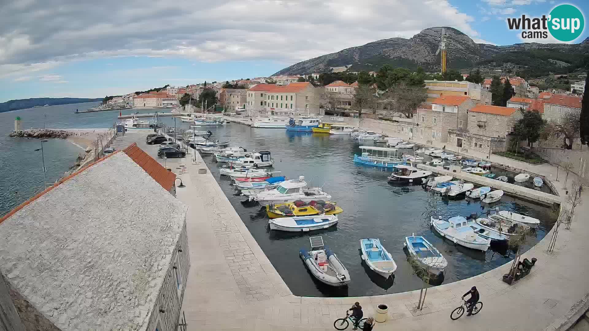 Webcam Bol Hafen – Liveblick auf Bol Riva & Marina