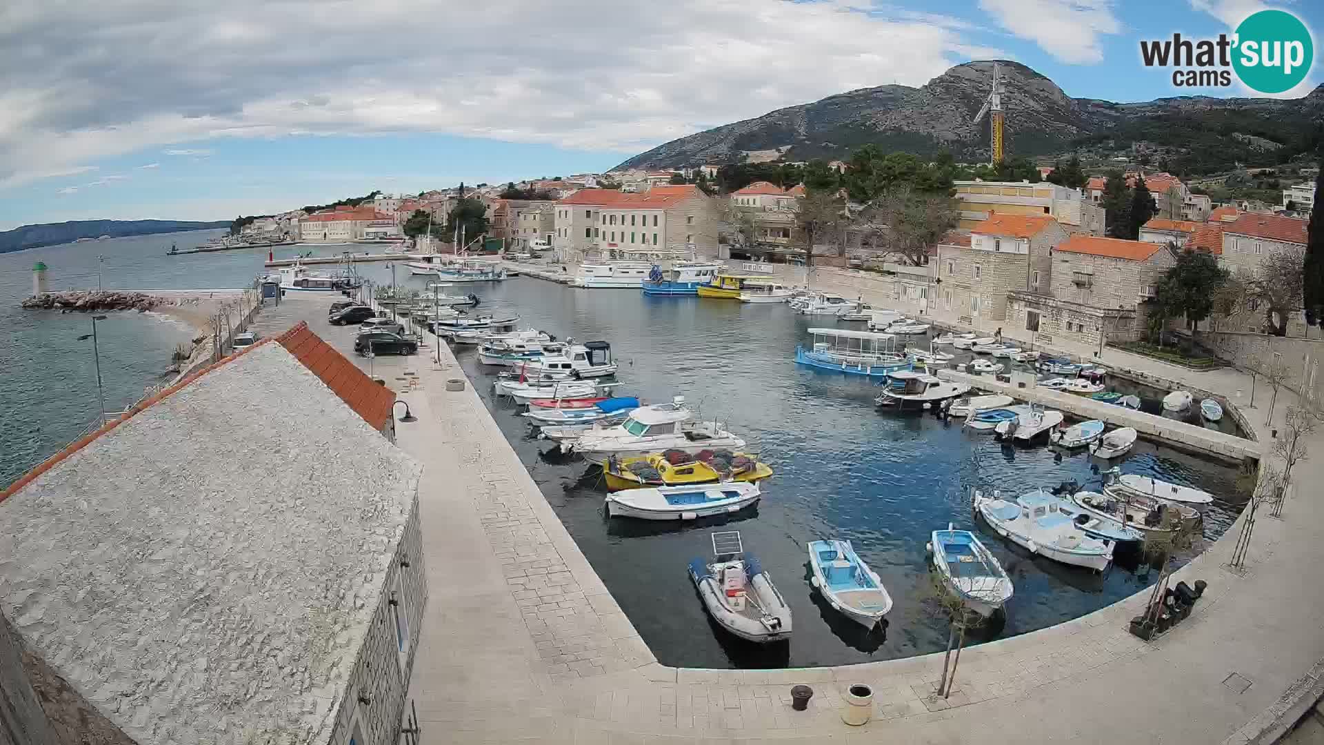 Web kamera Bol Riva – Pogled uživo na luku i marinu