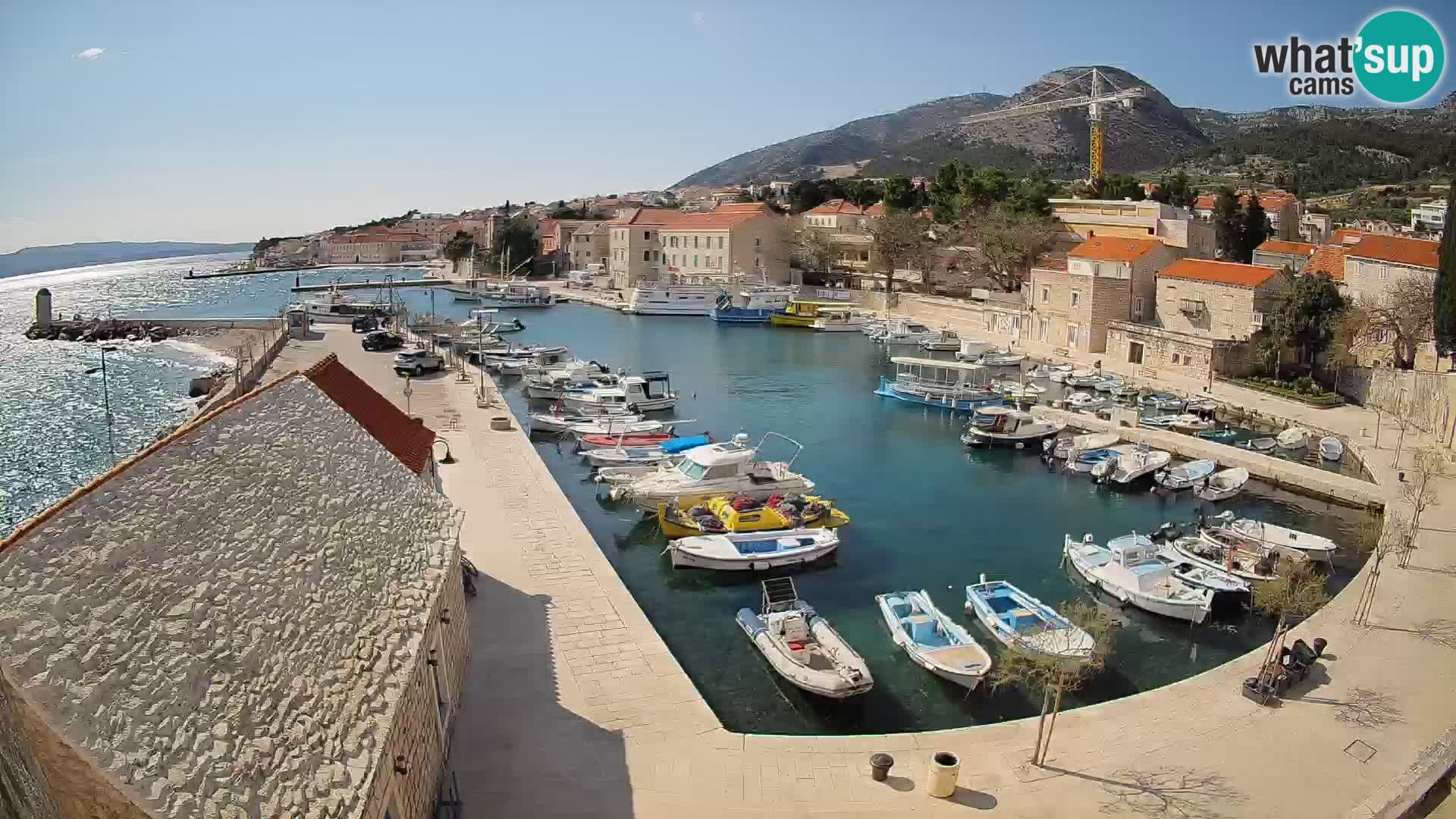 Webcam porto di Bol – Vista live sulla Riva e Marina