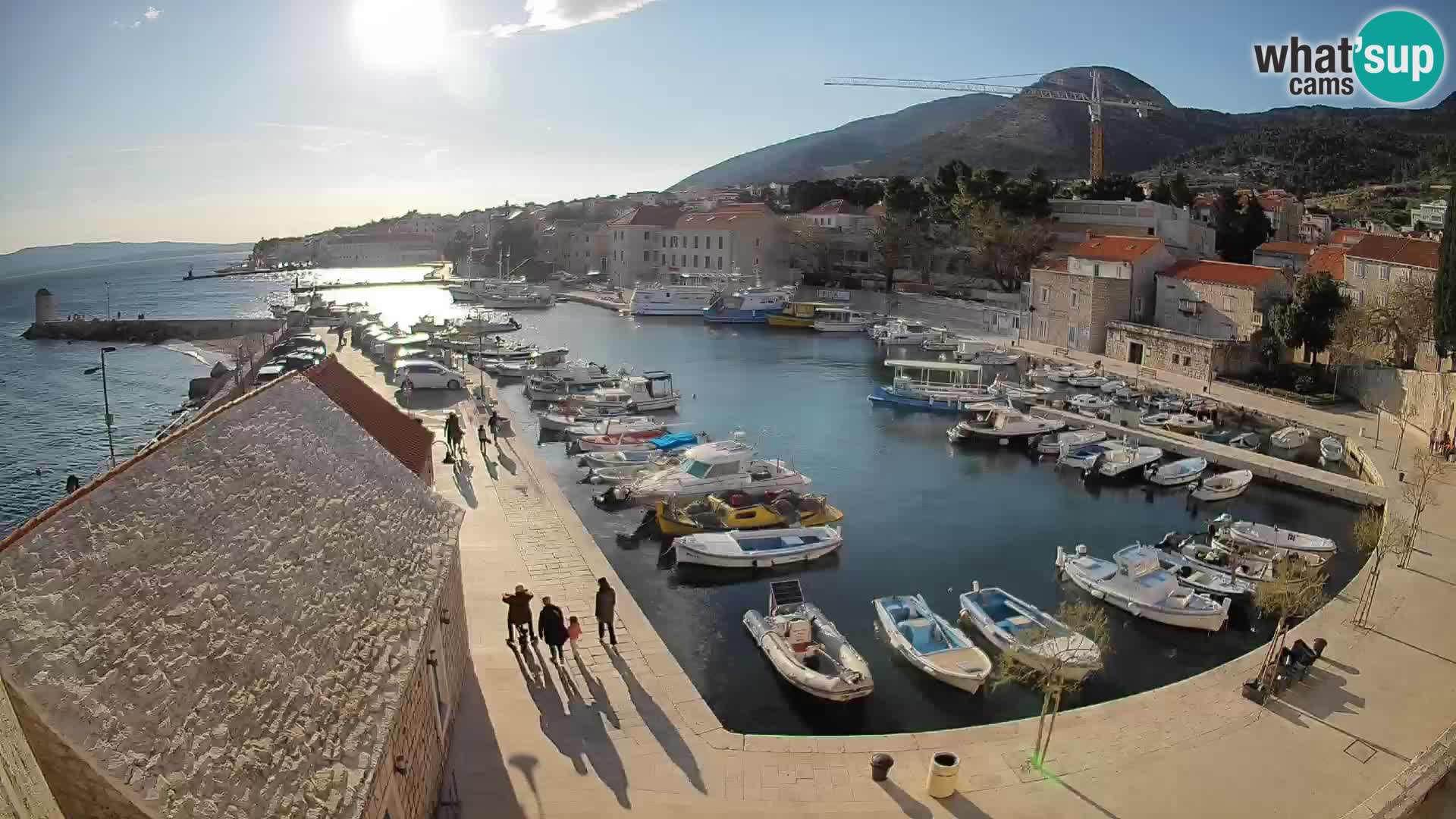 Webcam Bol Hafen – Liveblick auf Bol Riva & Marina