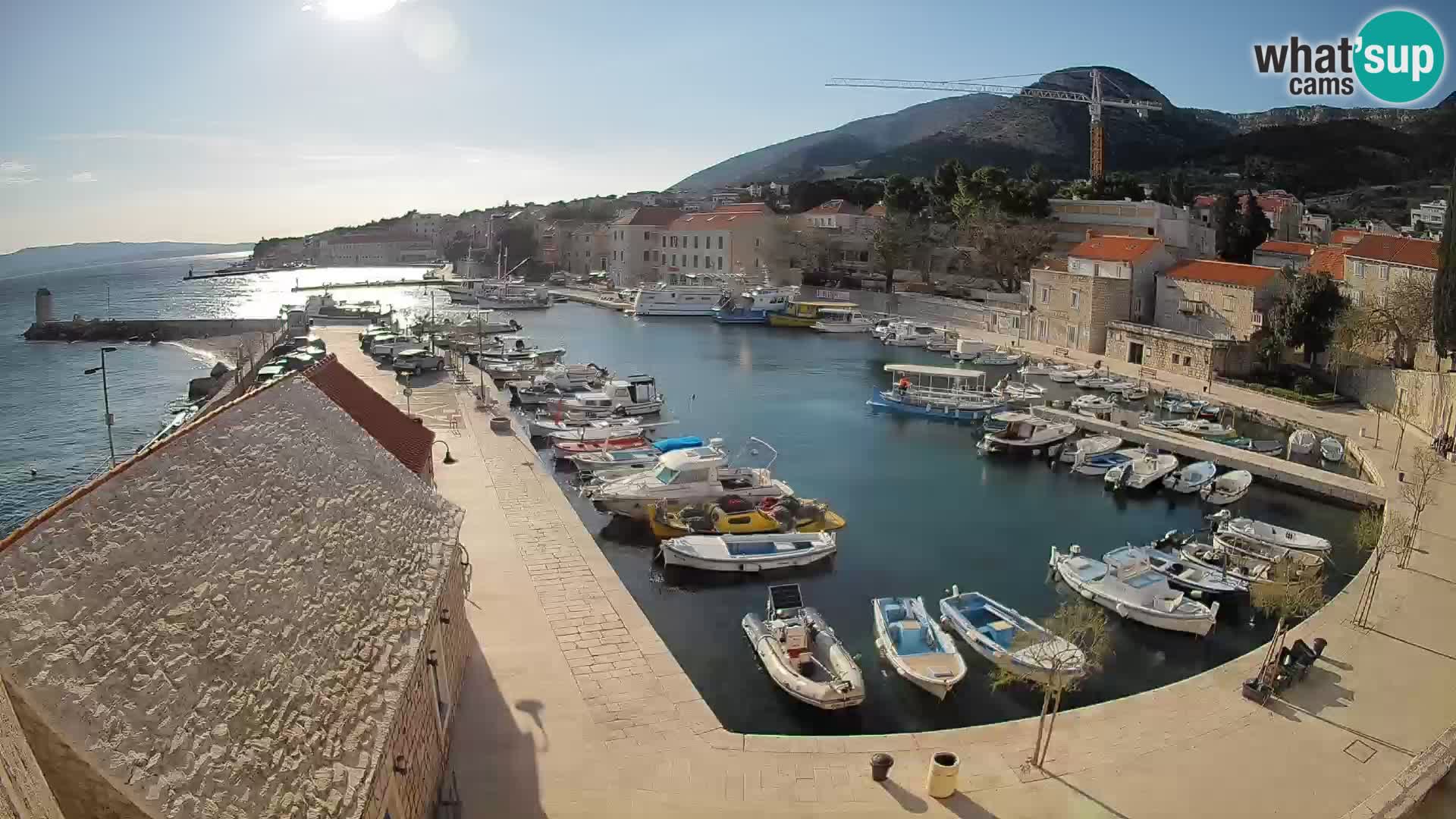 Webcam Bol Hafen – Liveblick auf Bol Riva & Marina
