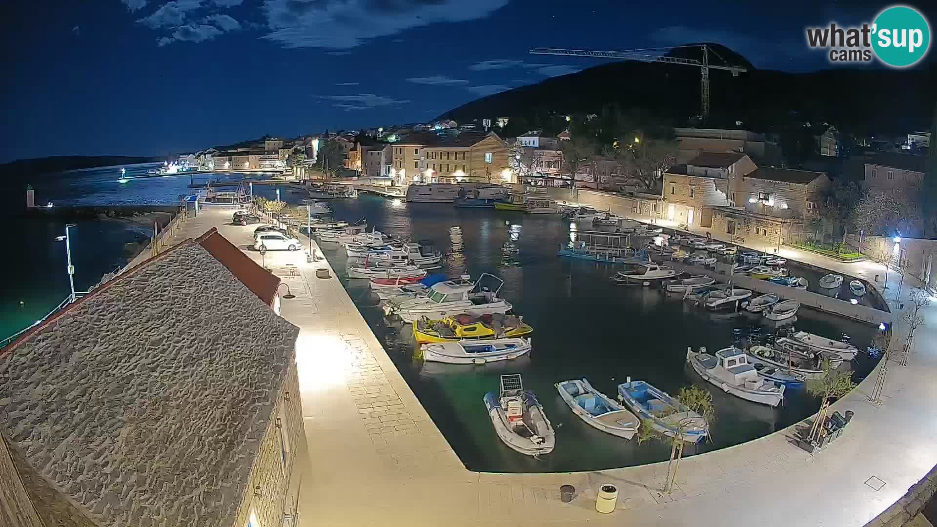 Webcam porto di Bol – Vista live sulla Riva e Marina