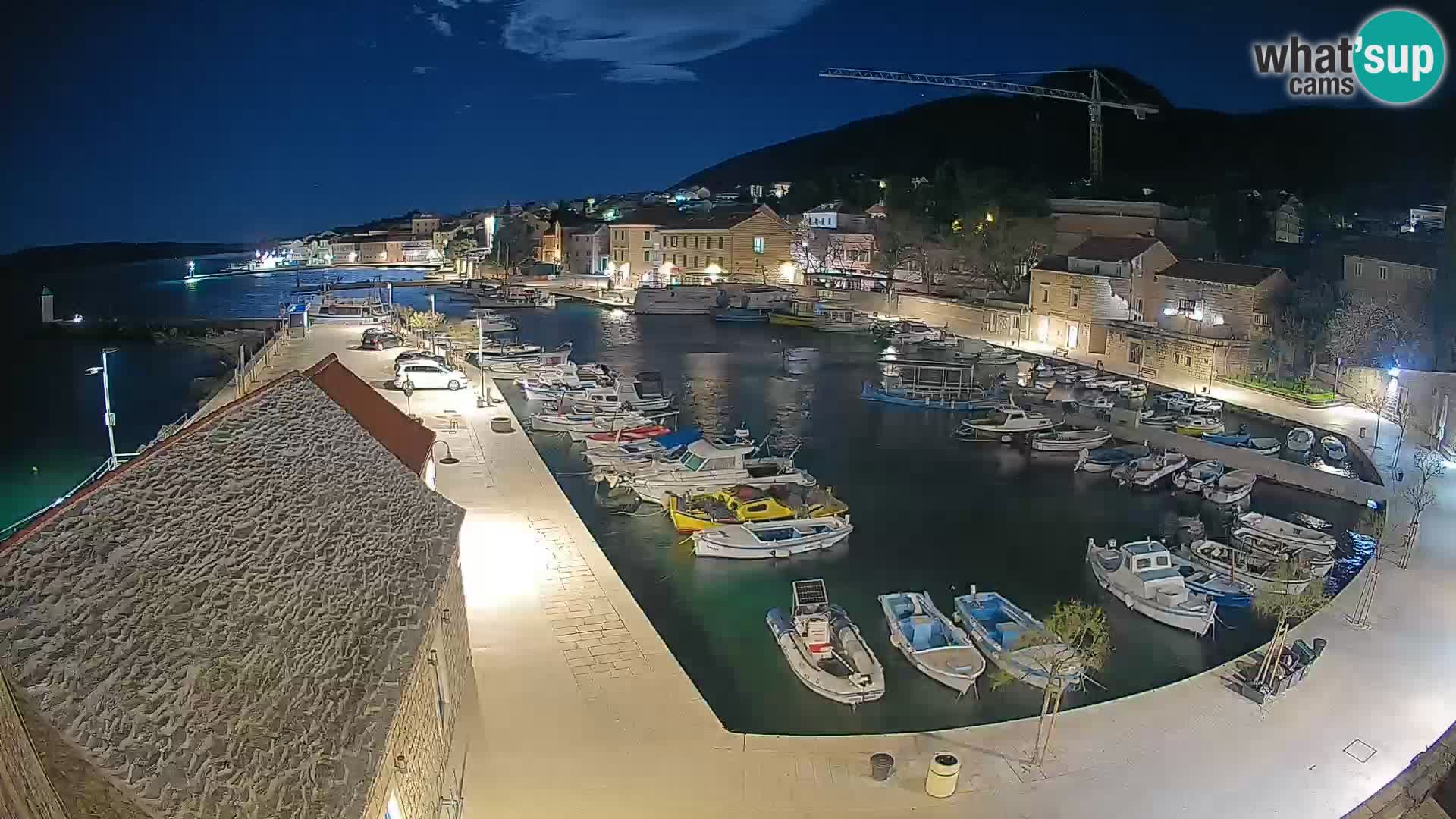 Webcam porto di Bol – Vista live sulla Riva e Marina
