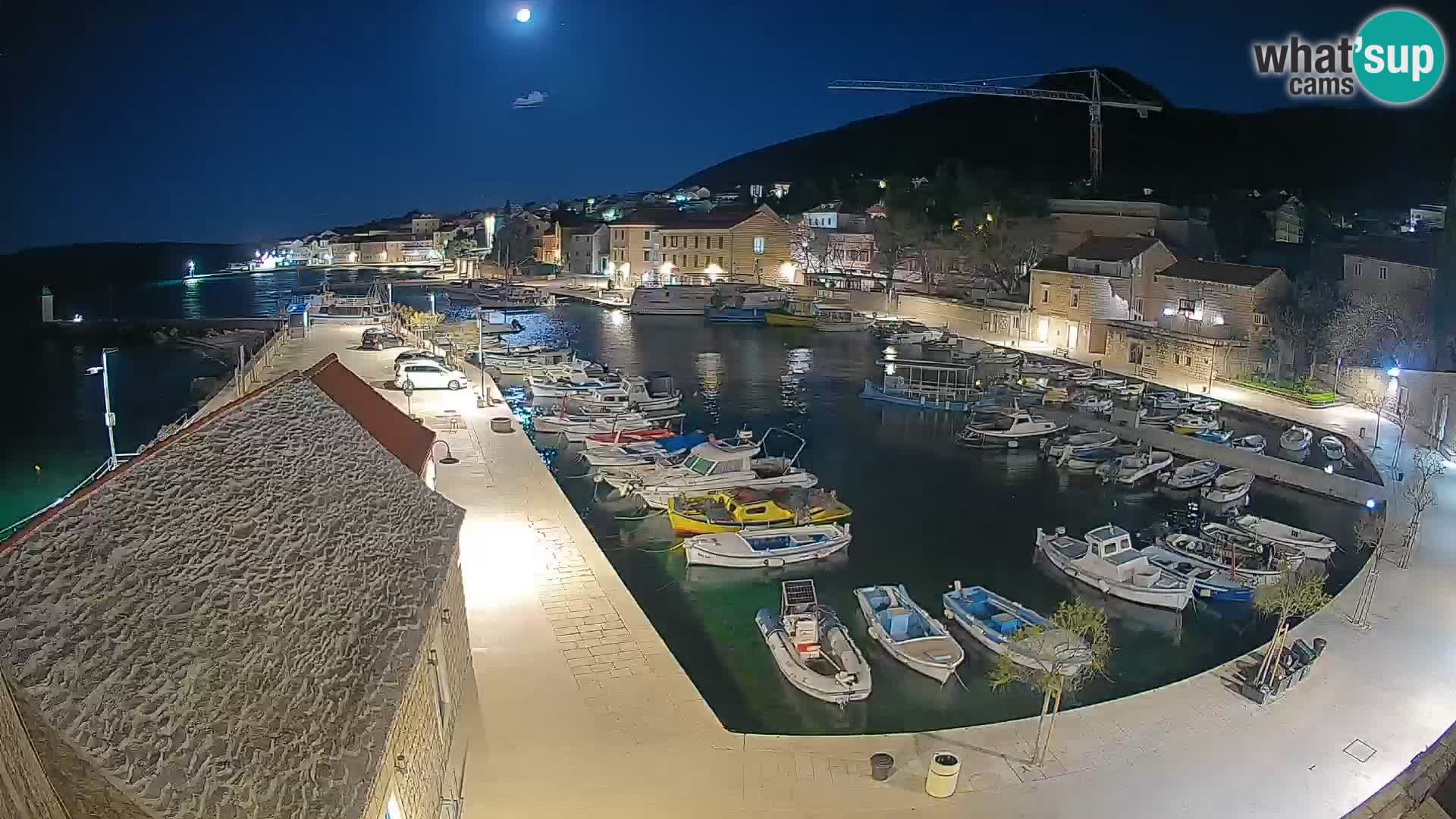 Webcam Bol Harbour – Live View of Bol Riva & Marina