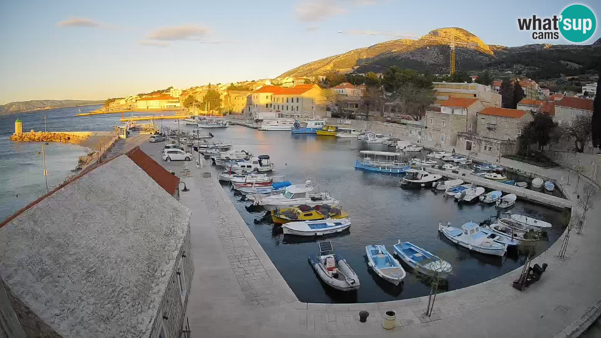 Webcam Bol Hafen – Liveblick auf Bol Riva & Marina