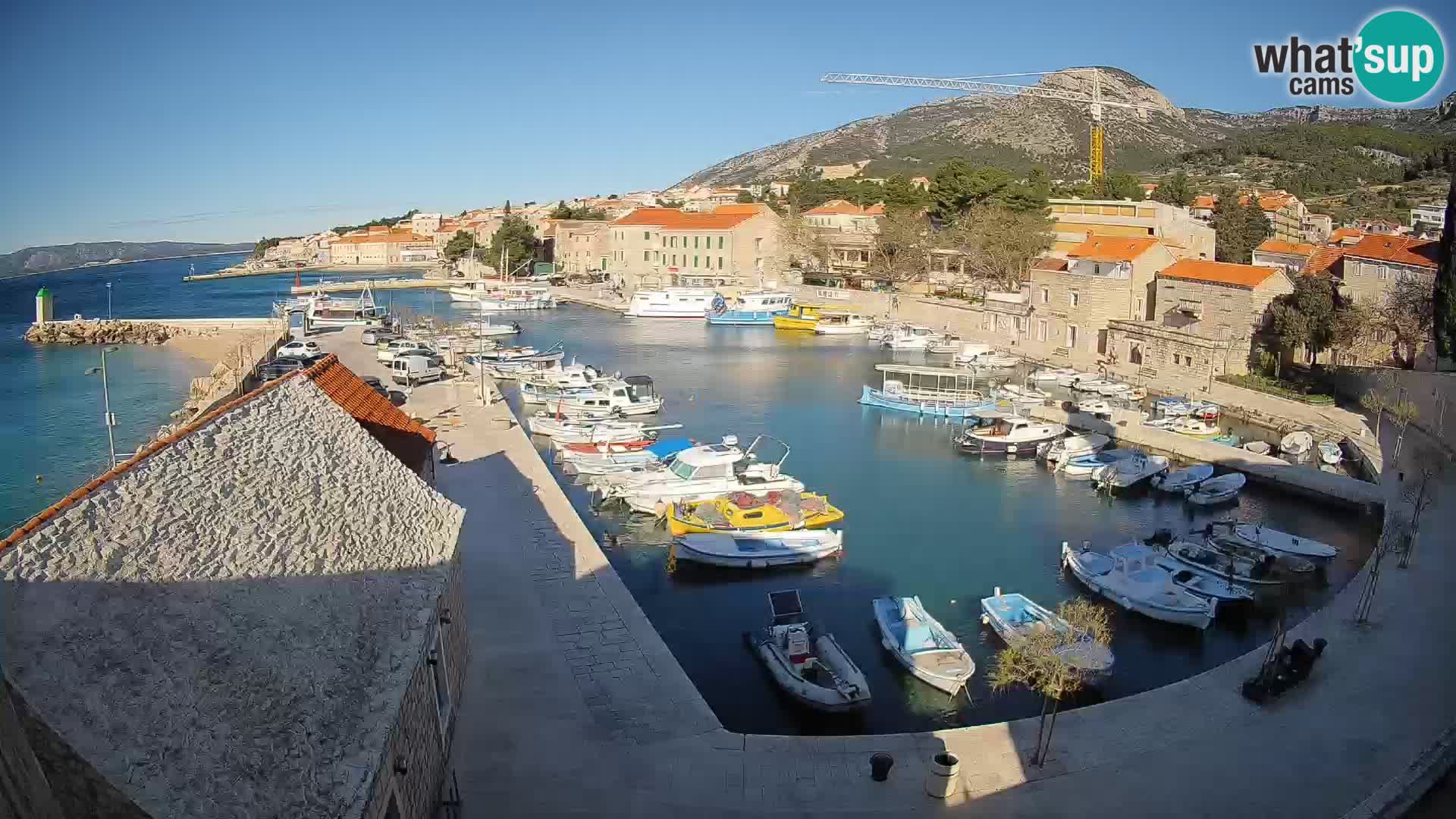 Webcam porto di Bol – Vista live sulla Riva e Marina
