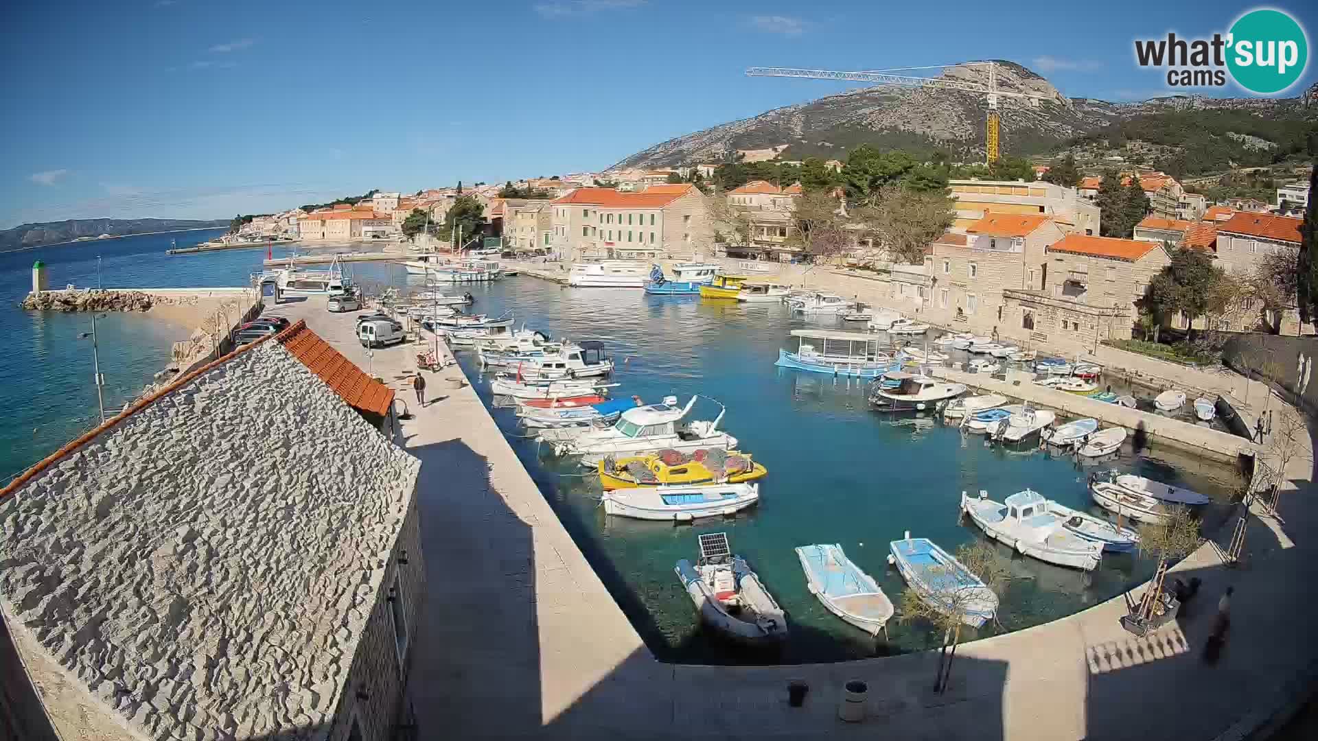 Web kamera Bol Riva – Pogled uživo na luku i marinu