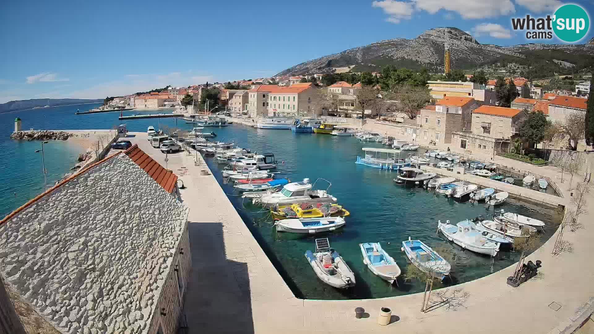 Web kamera Bol Riva – Pogled uživo na luku i marinu