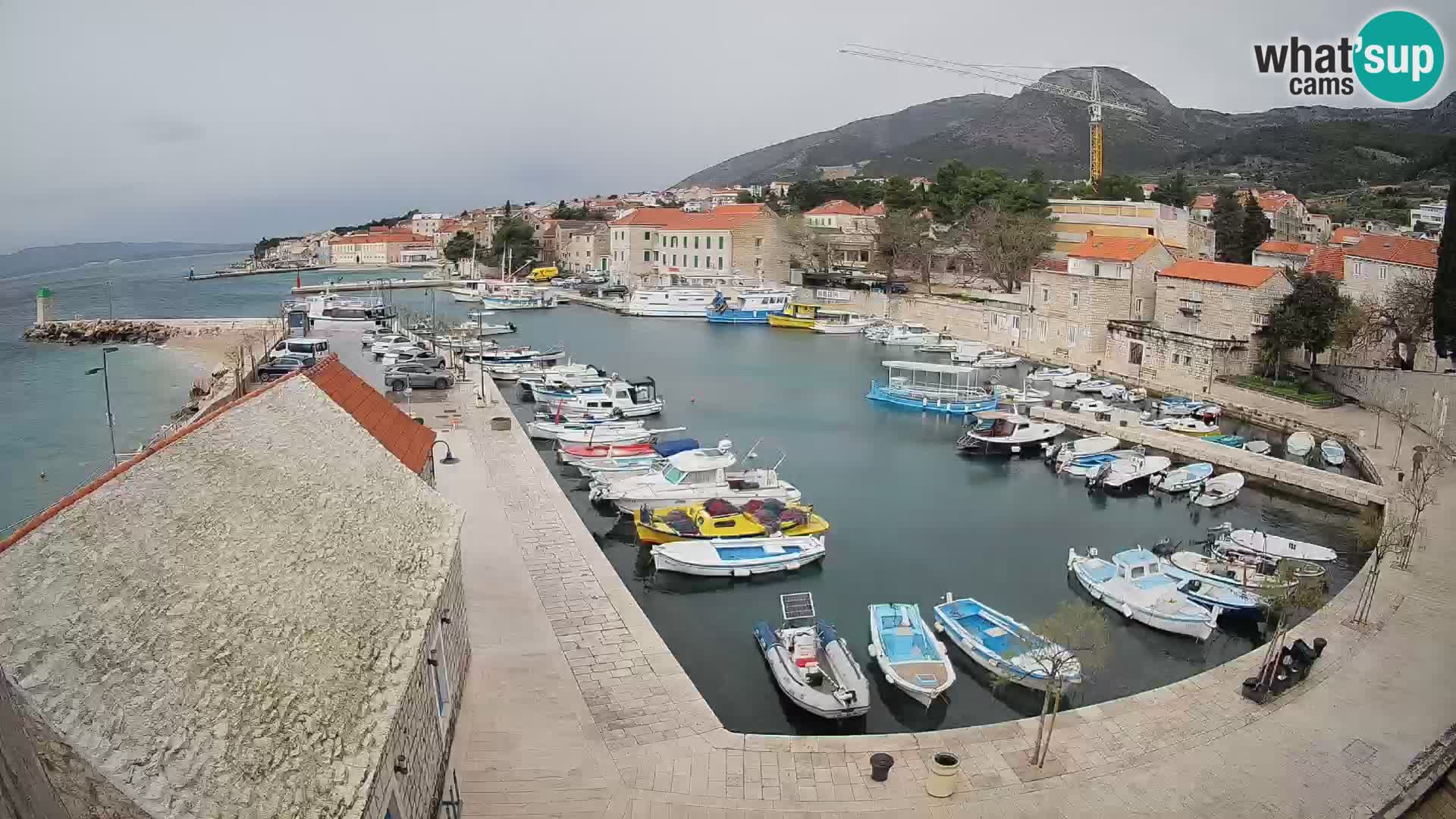 Webcam porto di Bol – Vista live sulla Riva e Marina