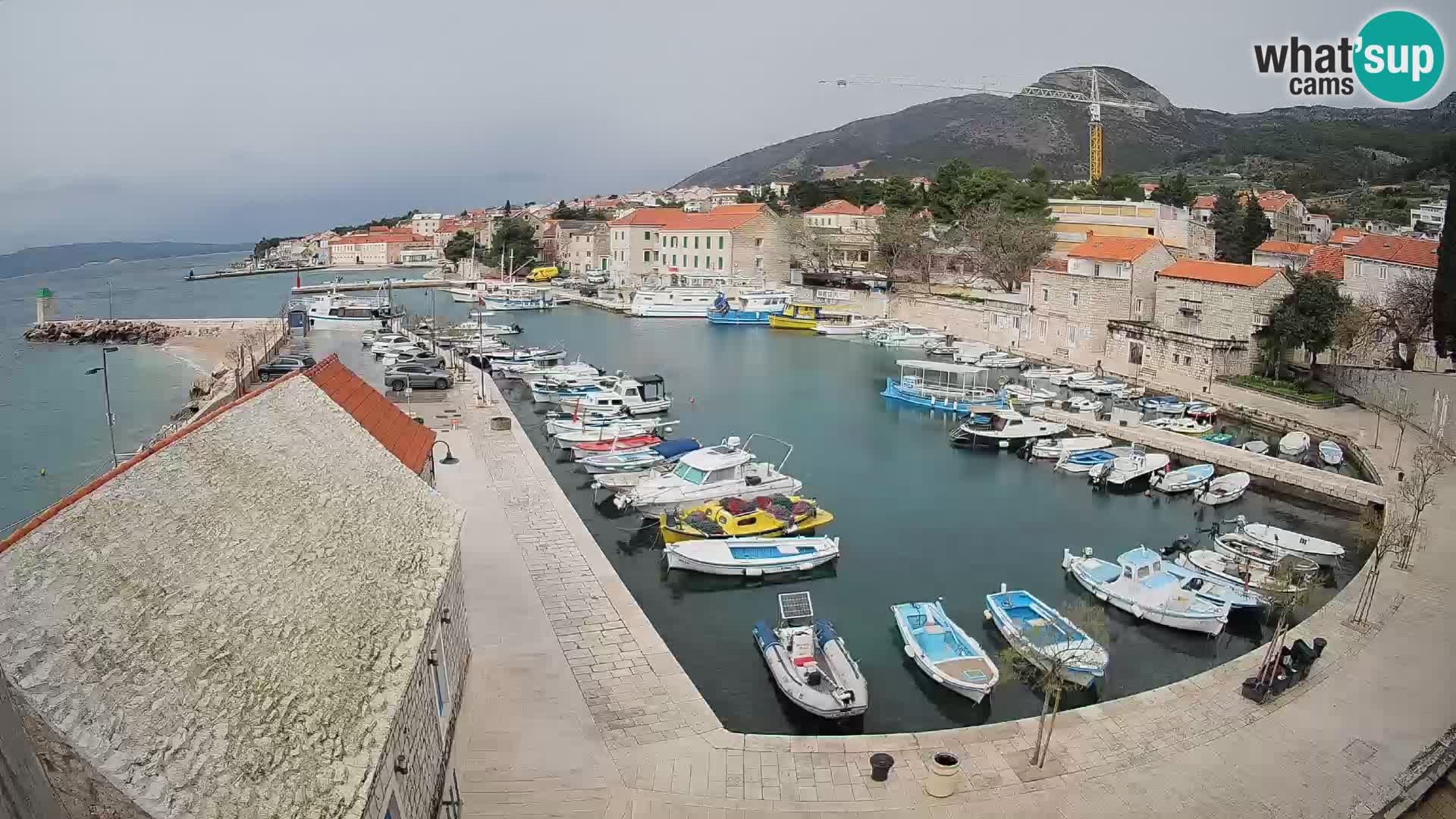 Webcam porto di Bol – Vista live sulla Riva e Marina
