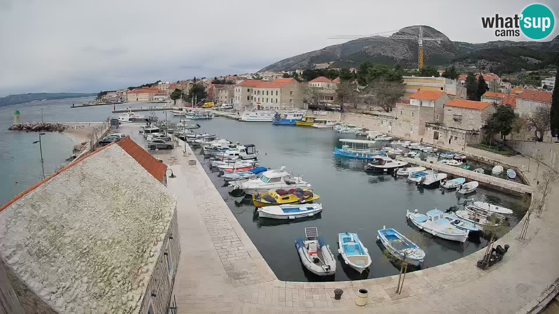 Webcam porto di Bol – Vista live sulla Riva e Marina