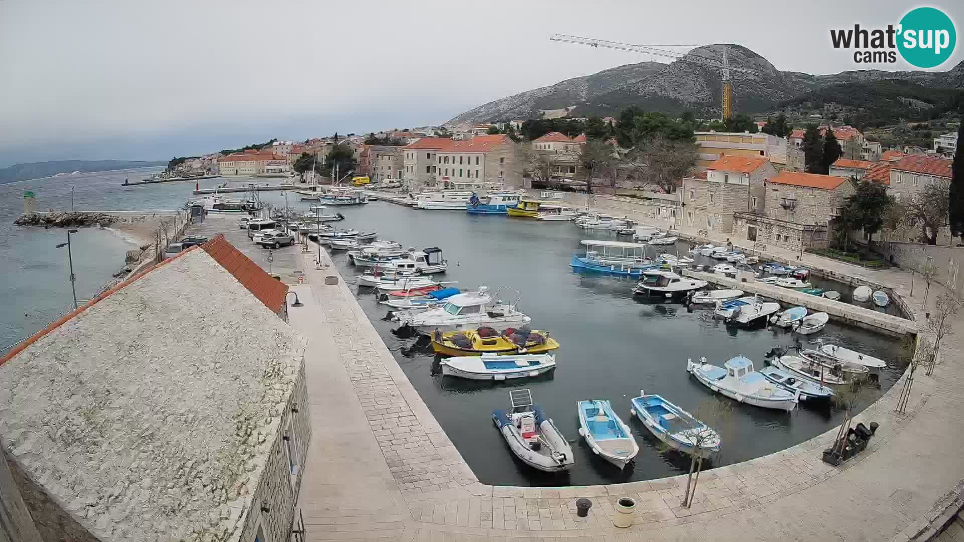 Webcam Bol Hafen – Liveblick auf Bol Riva & Marina